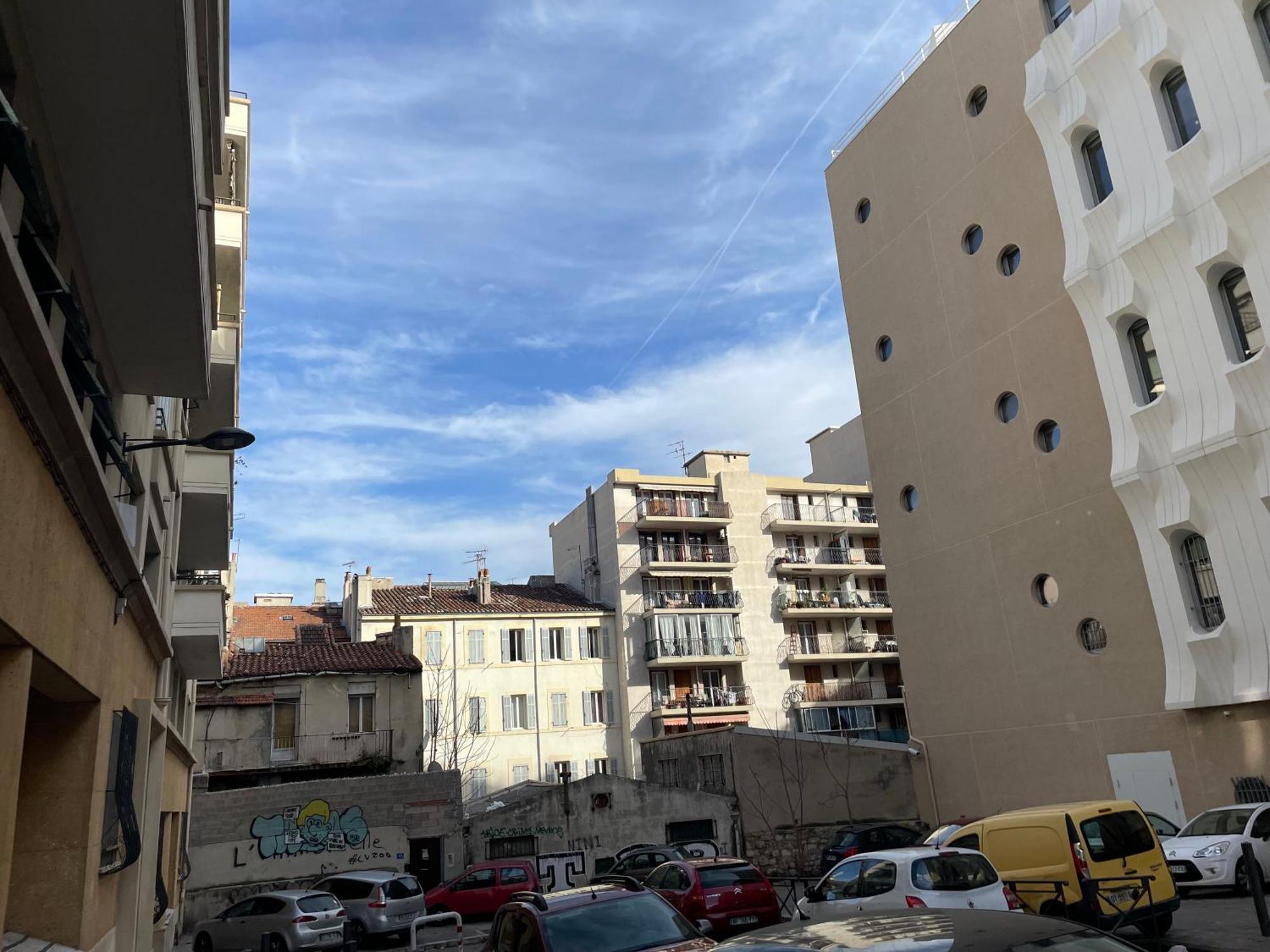 A L'air Libre, Perche Au Calme Et Au Soleil Marselha