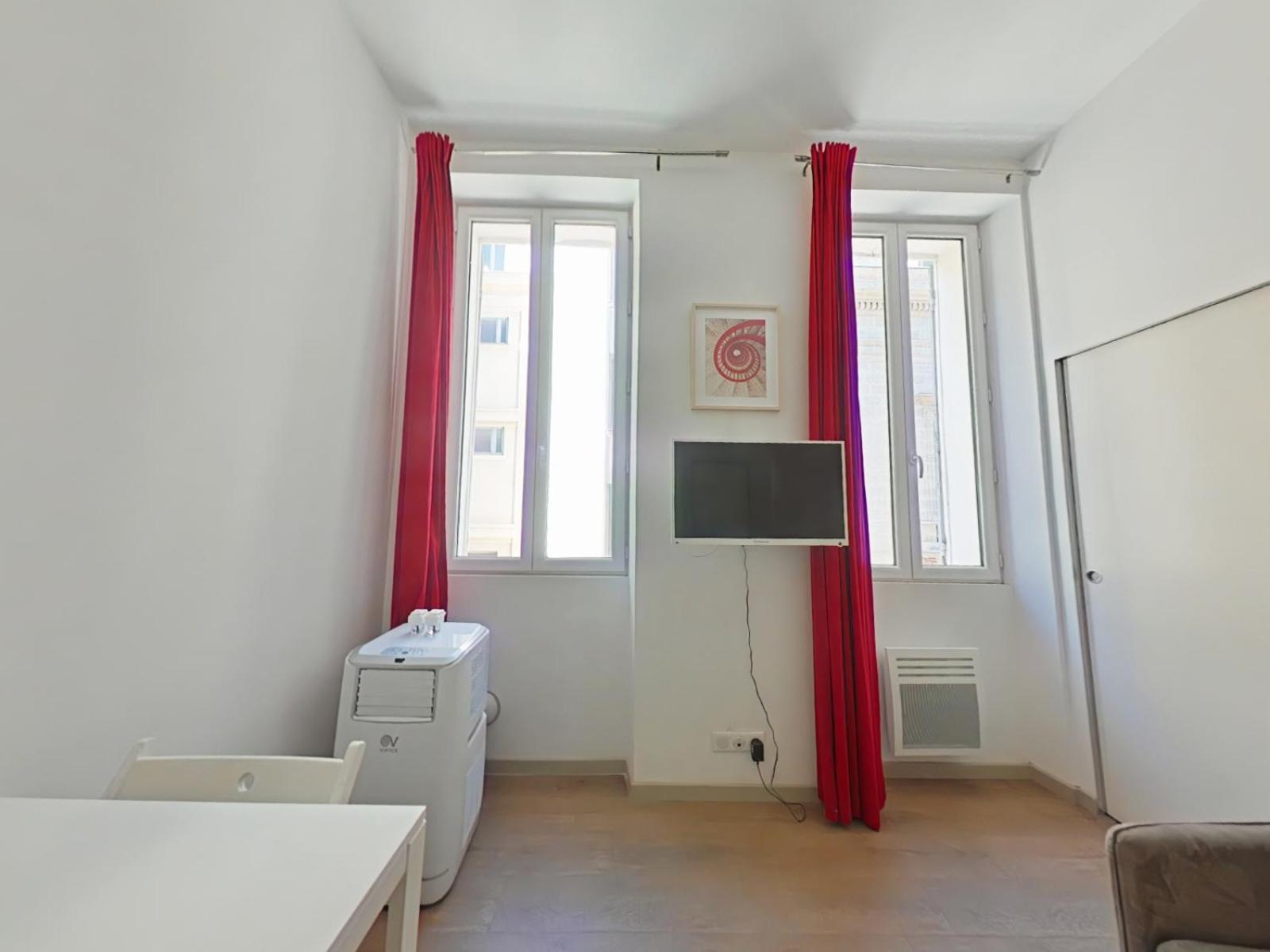 Moliere Apartment