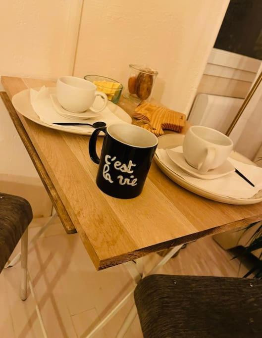 C'est La Vie… A Apartment