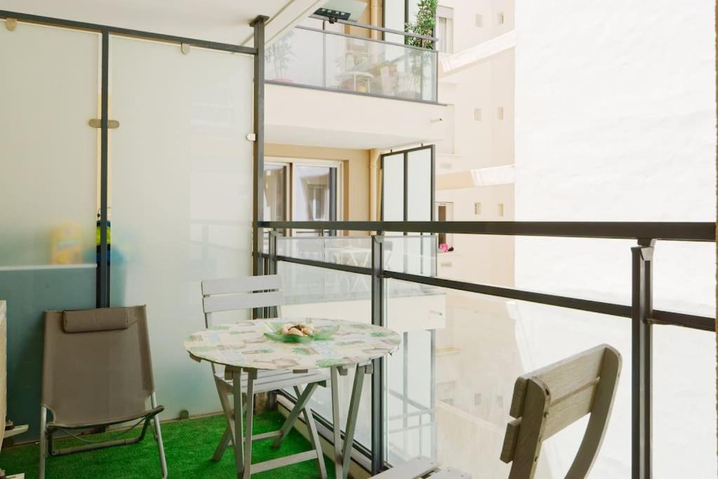 Super T2 Climatise Avec Balcon A Pied Catalan * Marselha
