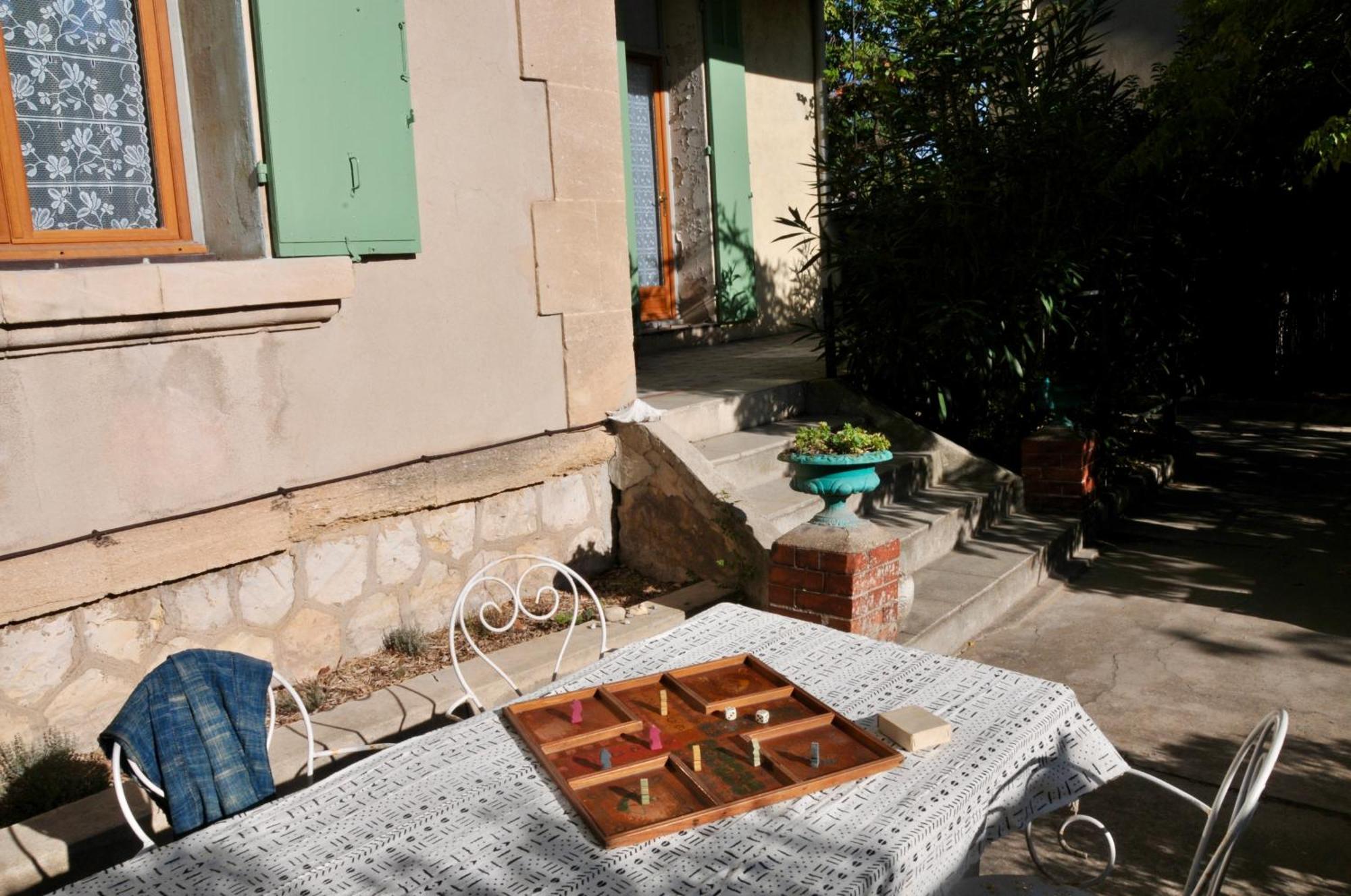 Villa Maison Entiere Avec Un Grand Jardin A 15 Min Du Centre En Transports: Bienvenue A Qg !
