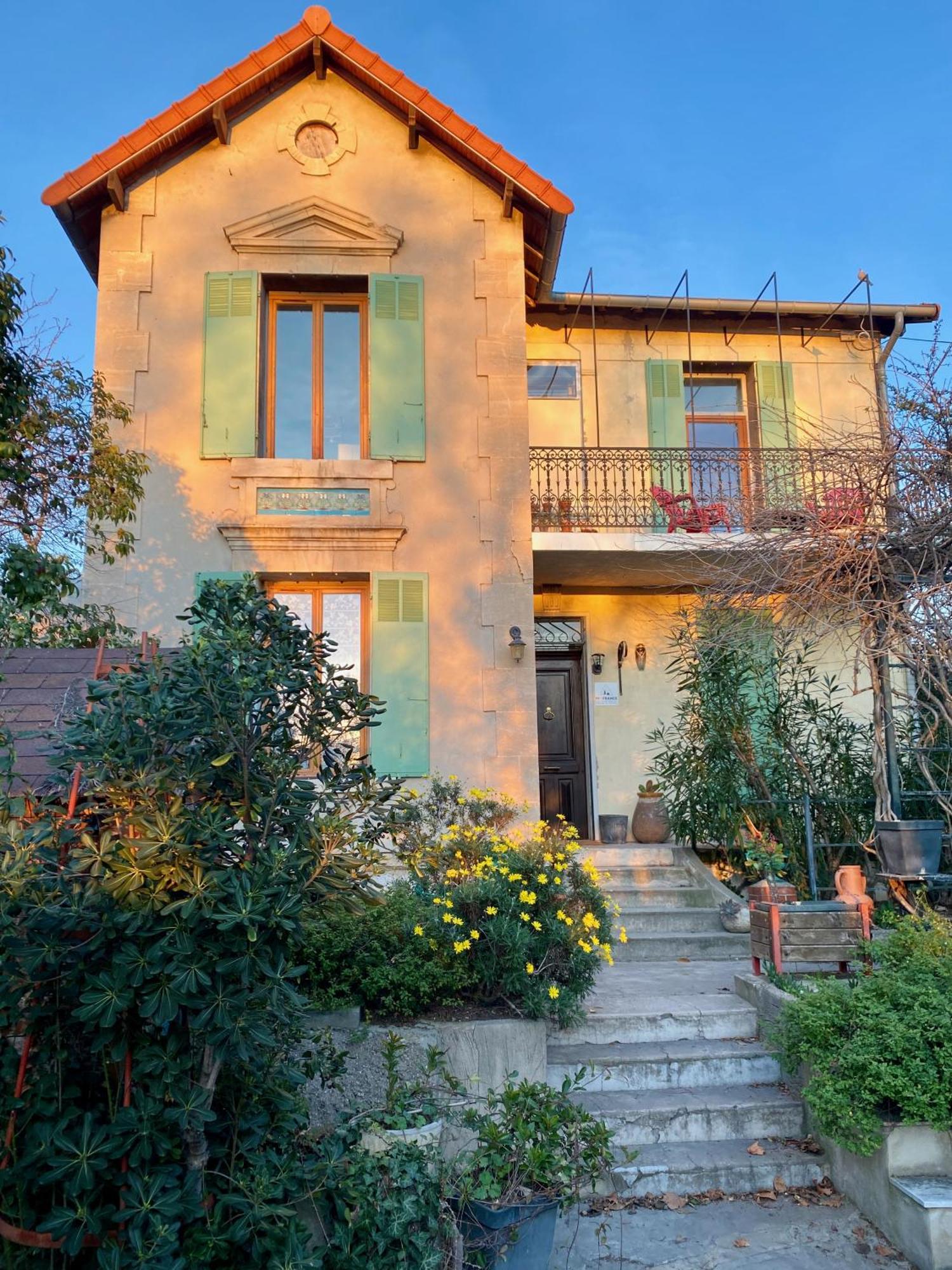 Maison Entiere Avec Un Grand Jardin A 15 Min Du Centre En Transports: Bienvenue A Qg ! Marseille