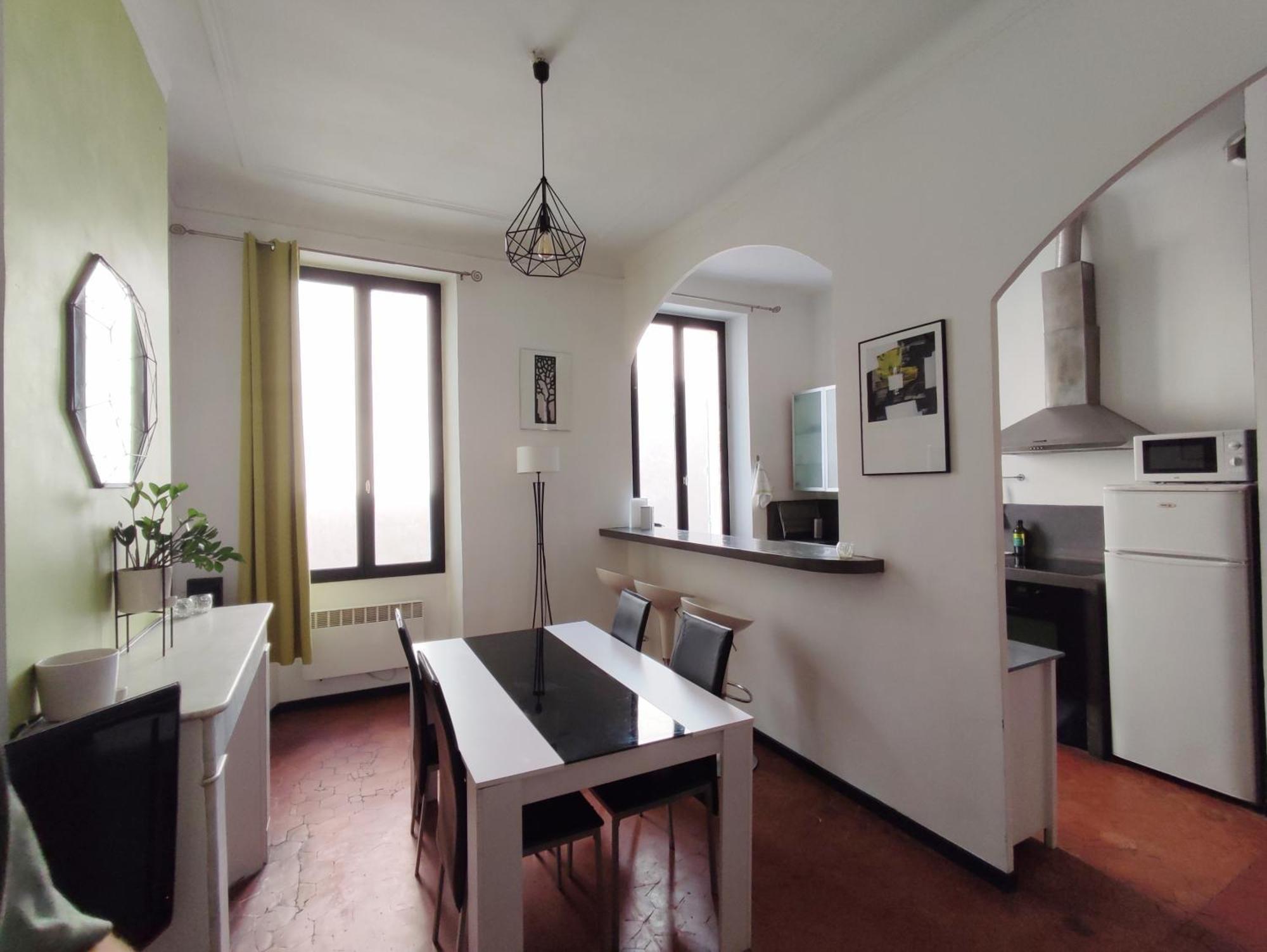 Apartment Typique Entre La Gare Et La Canebiere *