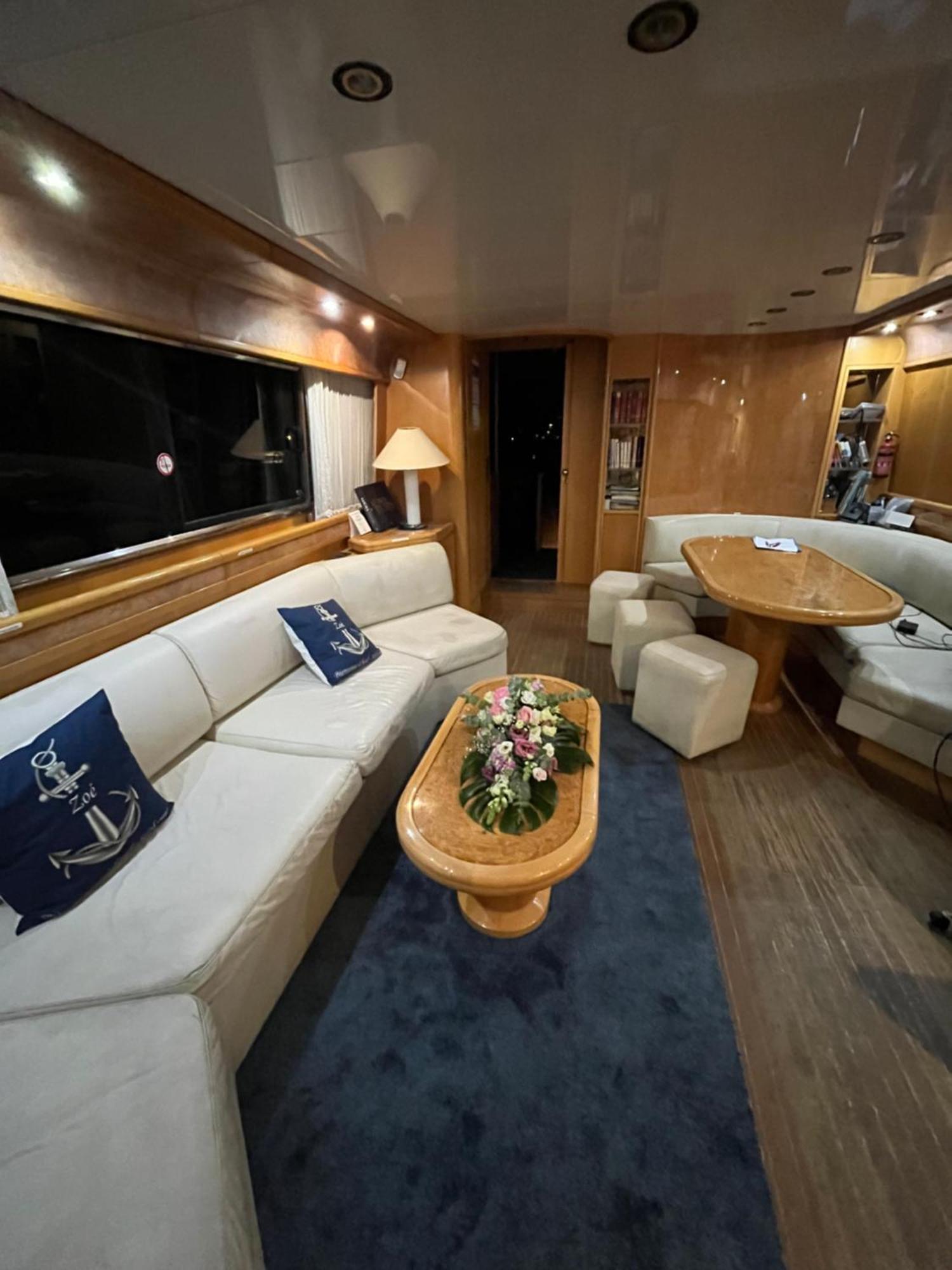 Botel Yacht