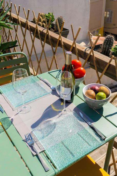 With Sunny Patio In Panier Near Old Port Marselha
