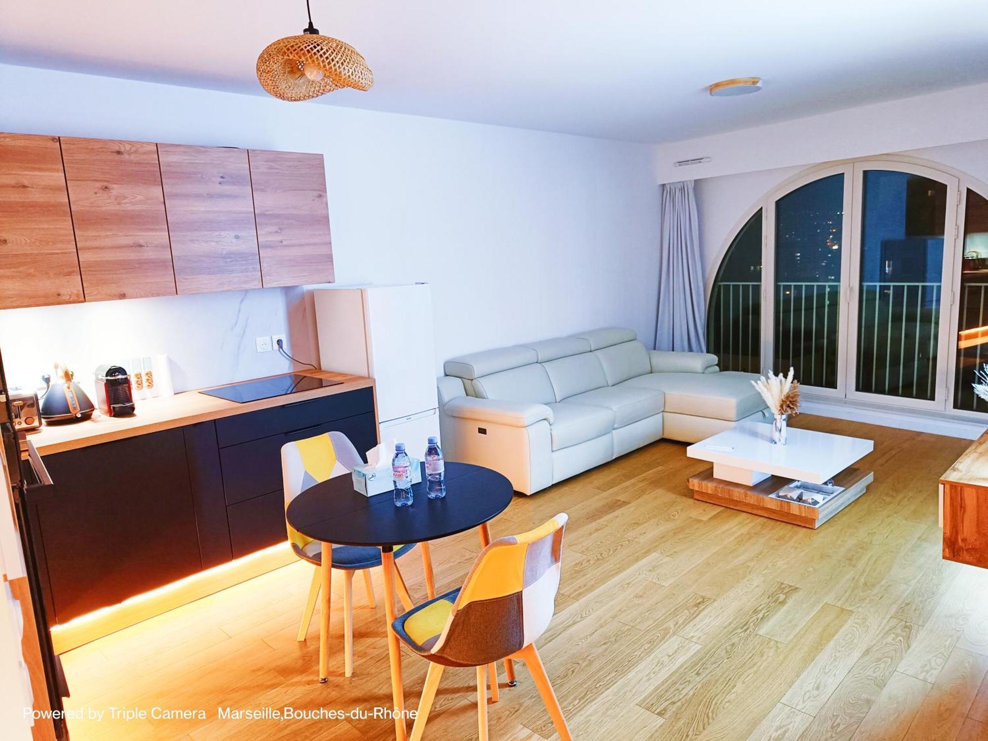 Apartment Standing Free Parking Balcony Terrasse & Clim Marseilles