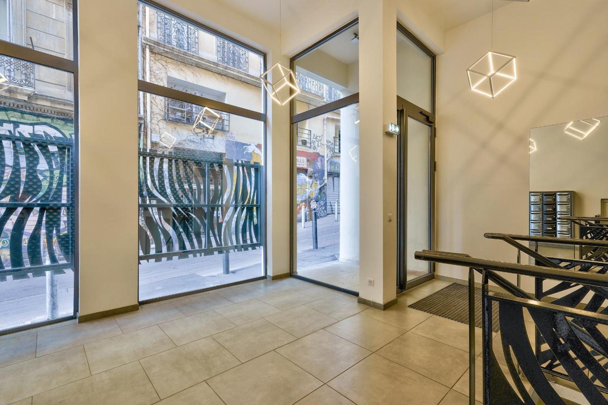 Appart Avec Parking Et Clim Proche Vieux-port Apartment *