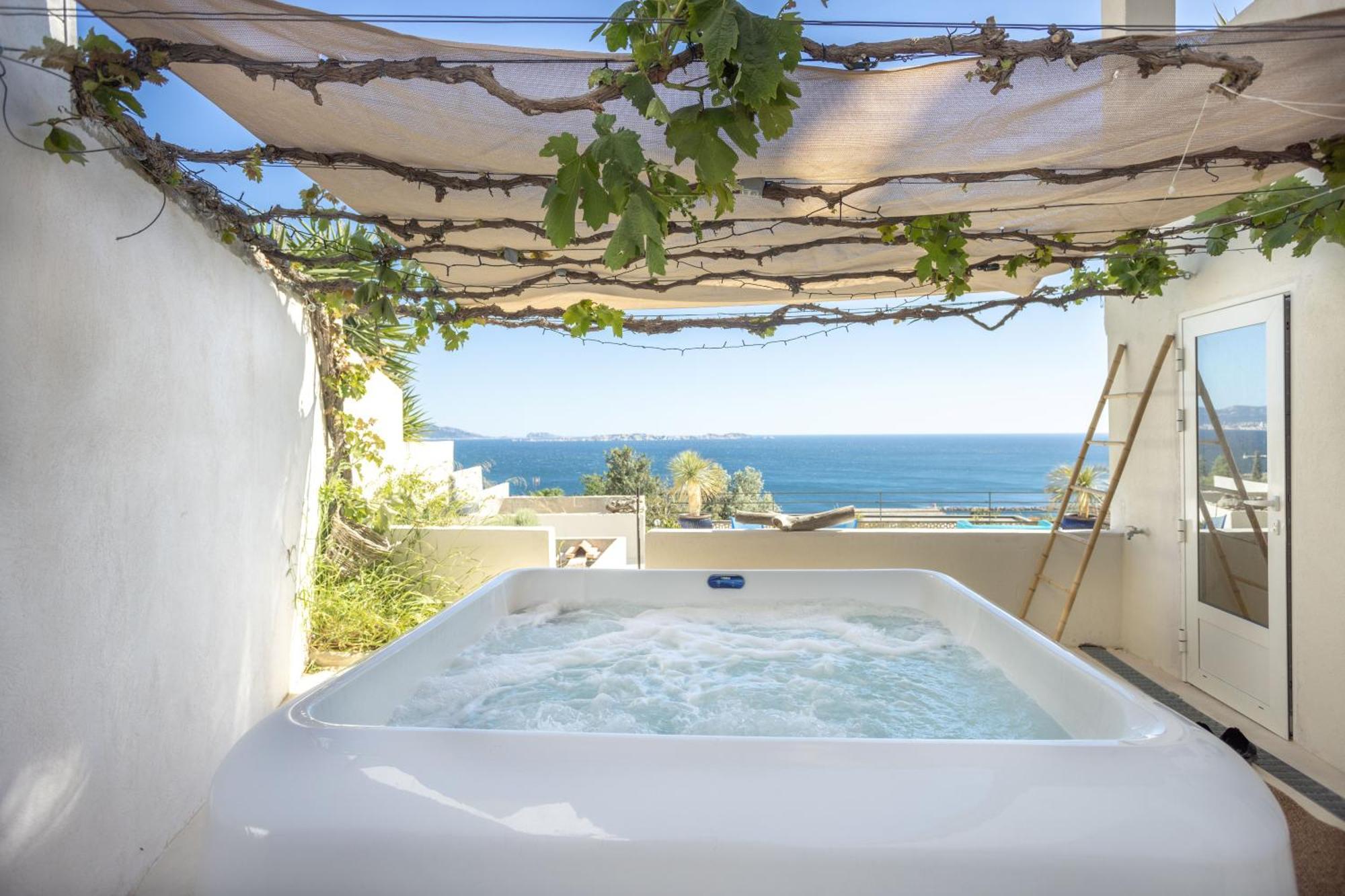 Les 3 Vue Piscine *