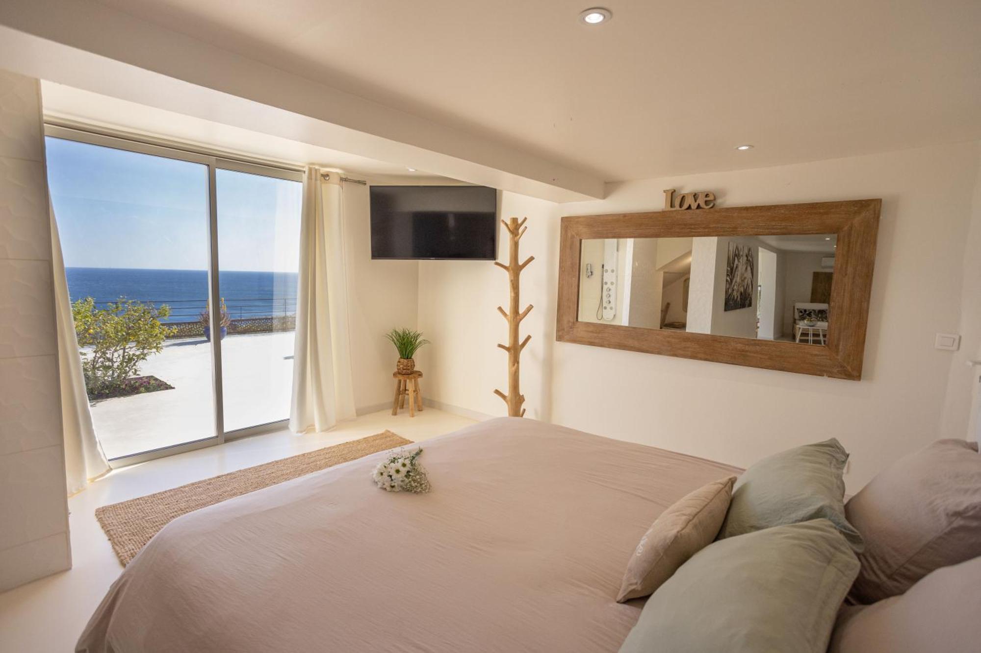 Guest house Les 3 Vue Piscine *