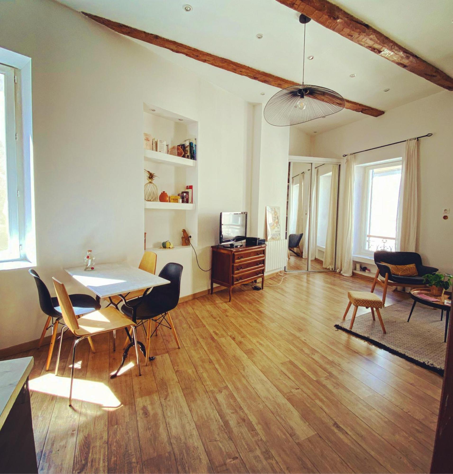 Vaste Et Loft Climatise Au Coeur De * Marseille