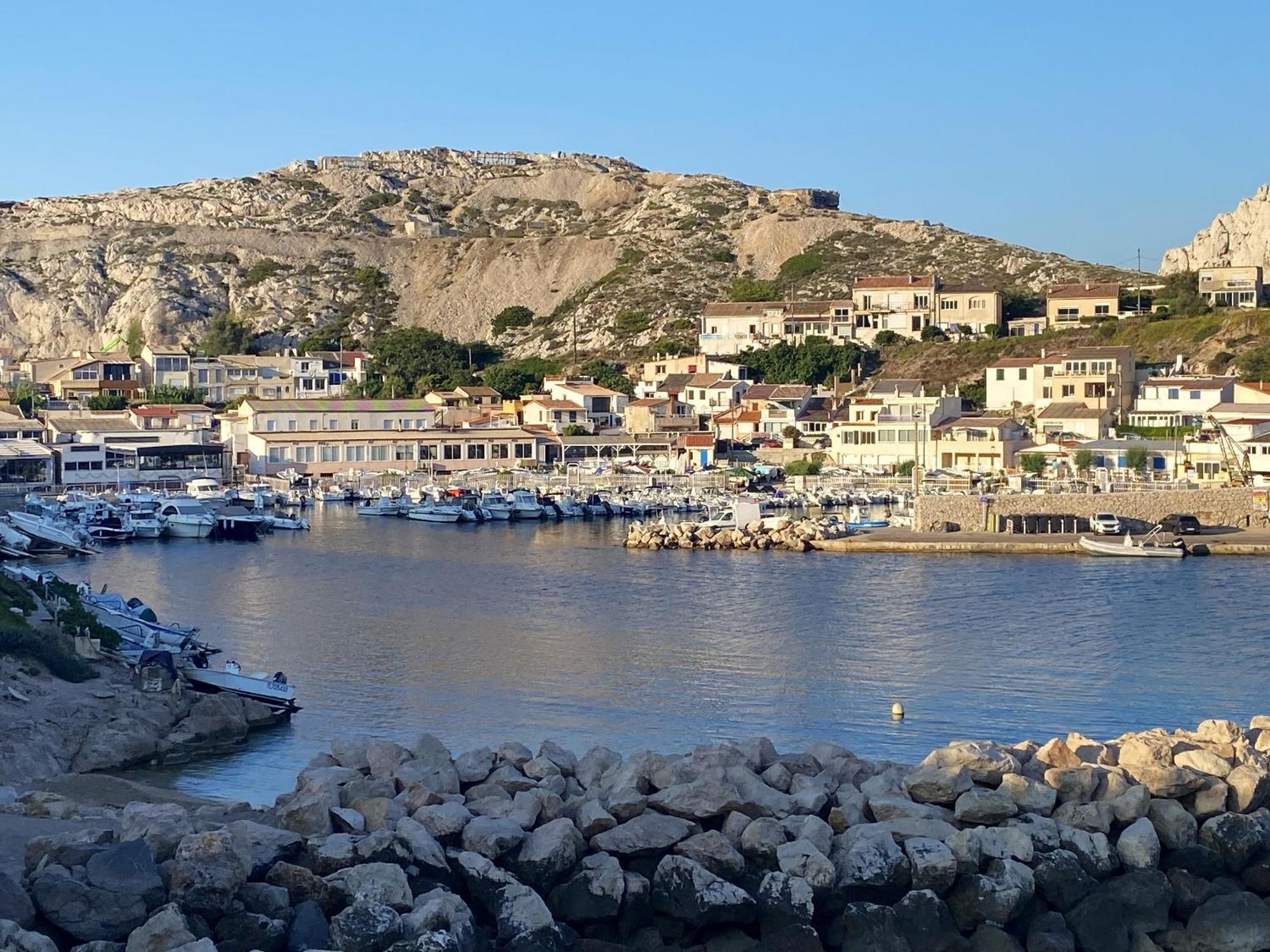 Maison Chaleureuse Au Coeur Des Calanques De + Jardin. Holiday home
