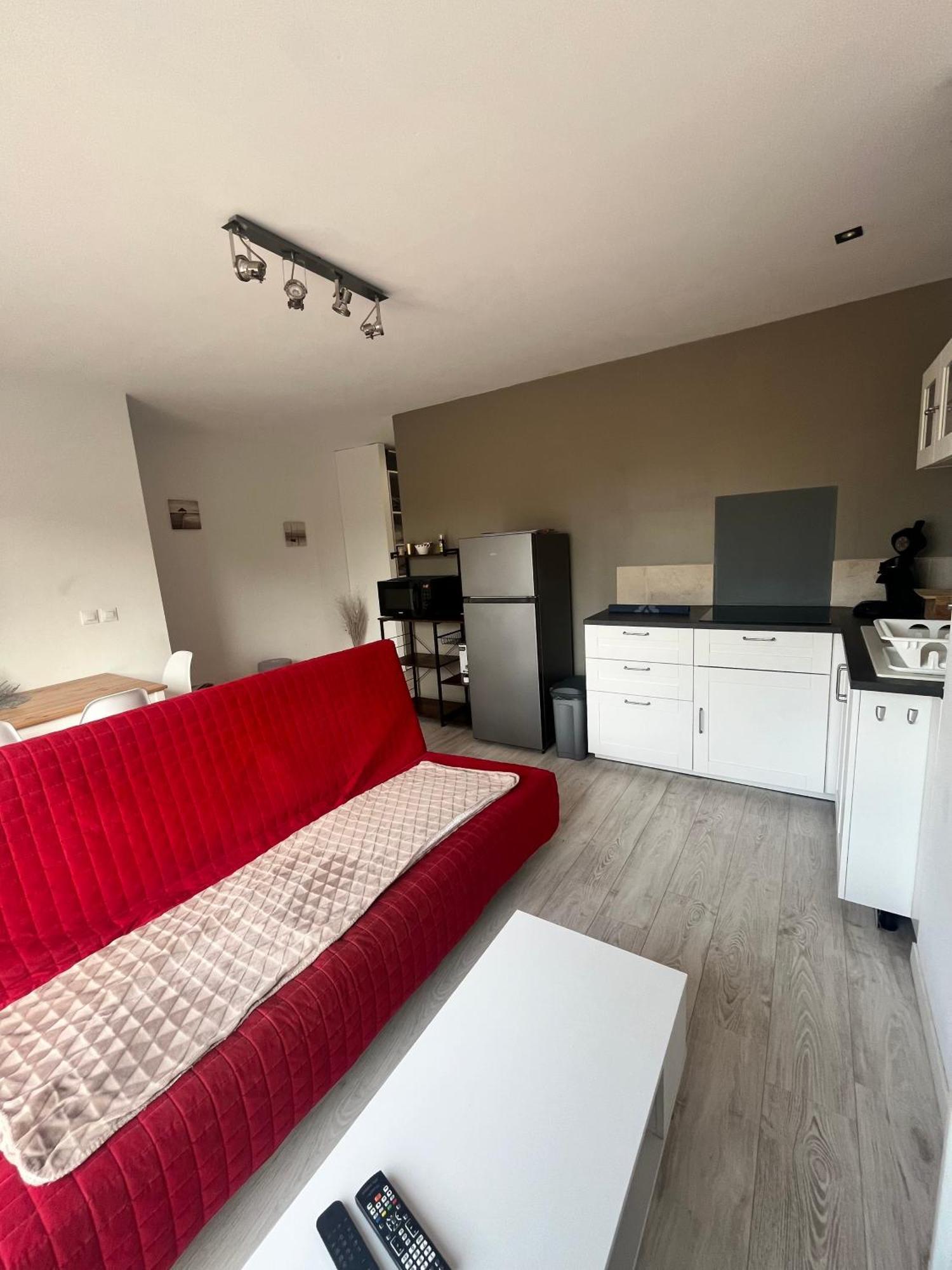 Apartment T2 Calme , Climatise Et Piscine Privee *