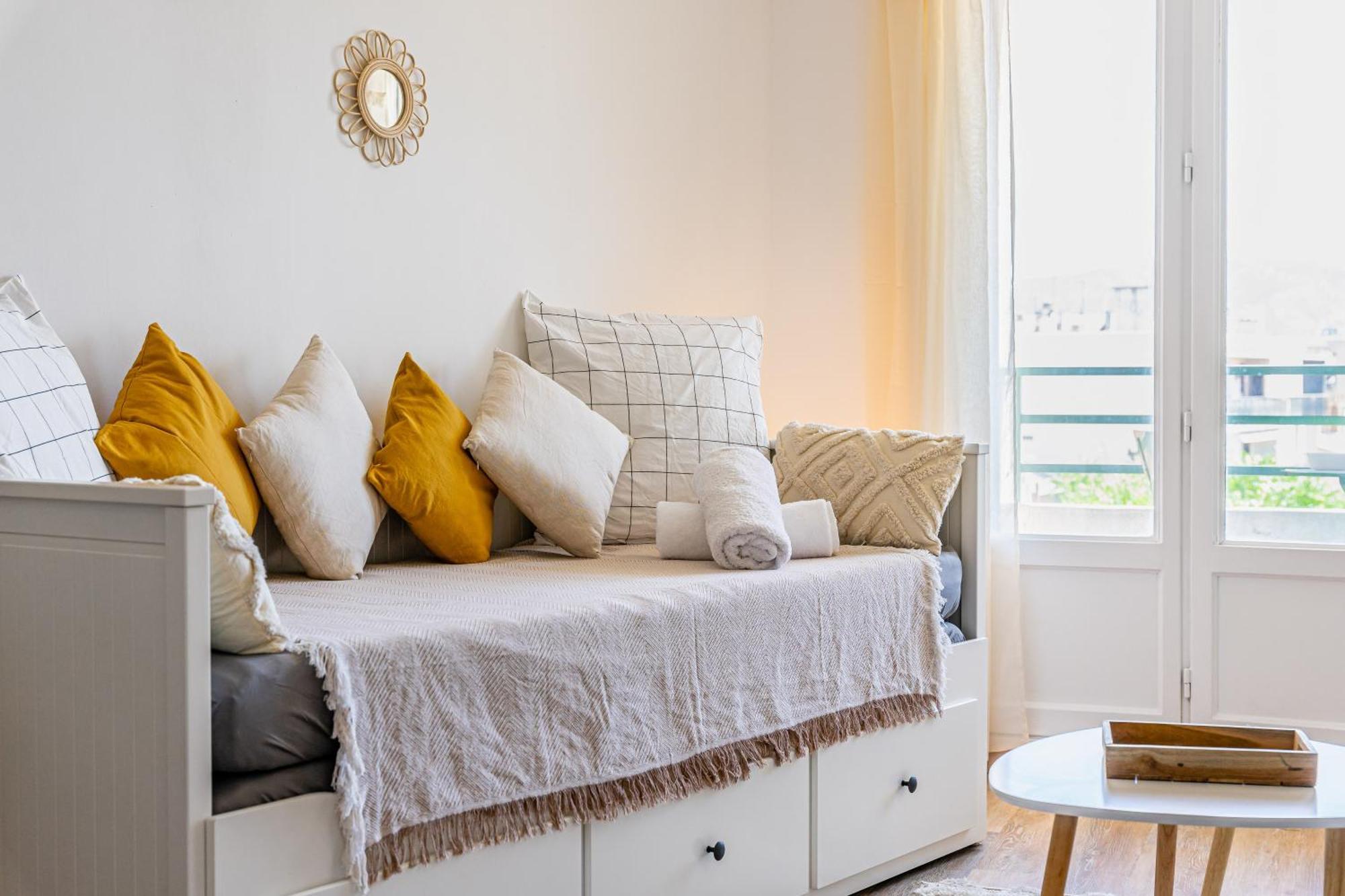 St Charles : Confortable+ Balcon Apartment