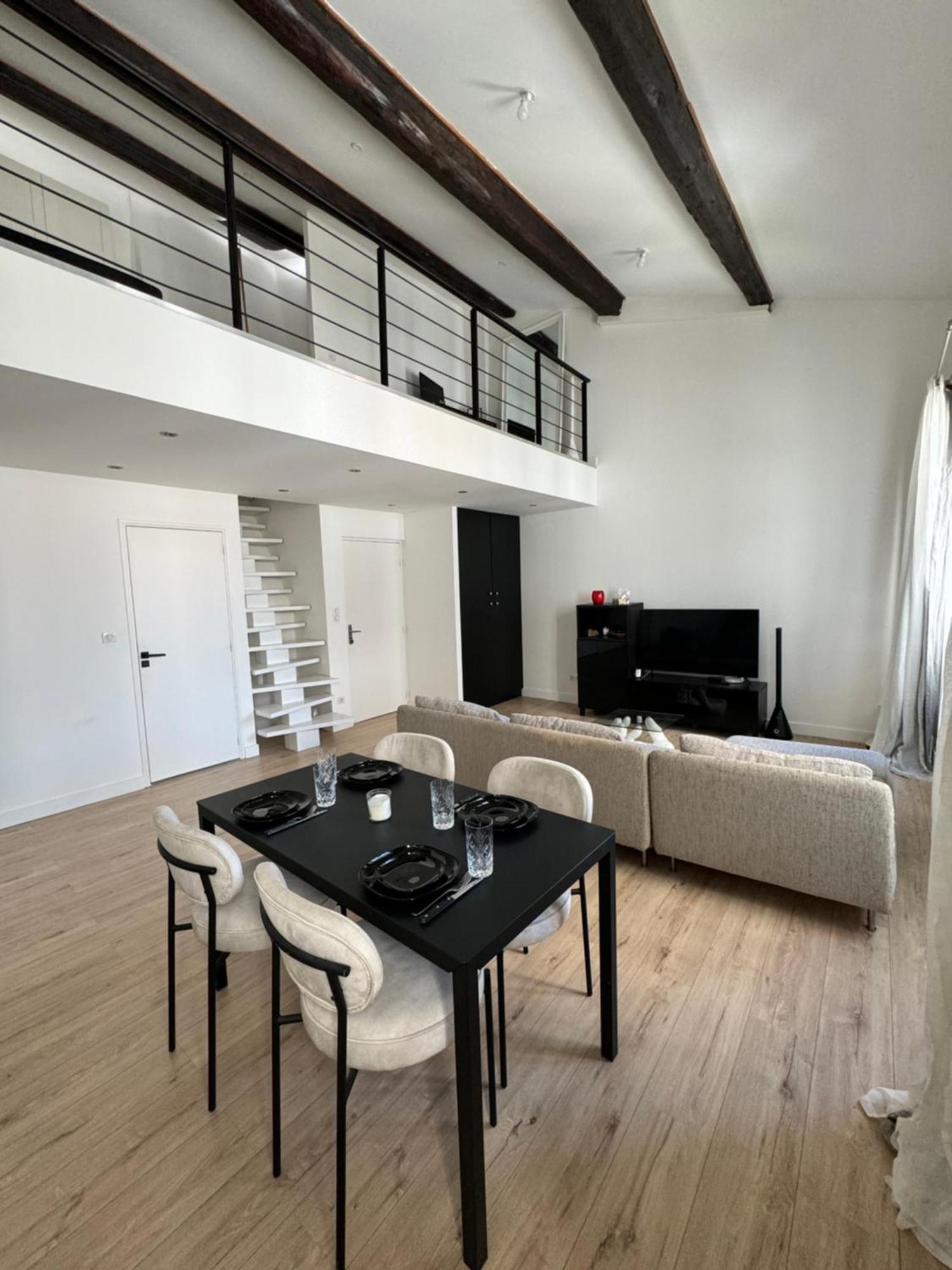 The Loft, 8 Eme *