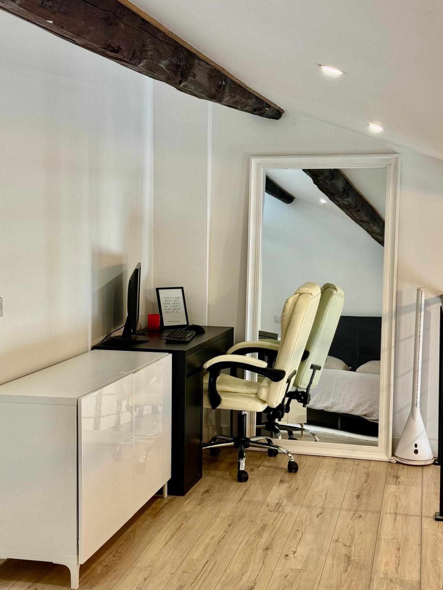 The Loft, 8 Eme