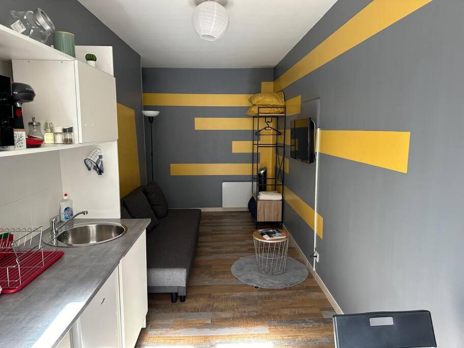 Apartment Yellow