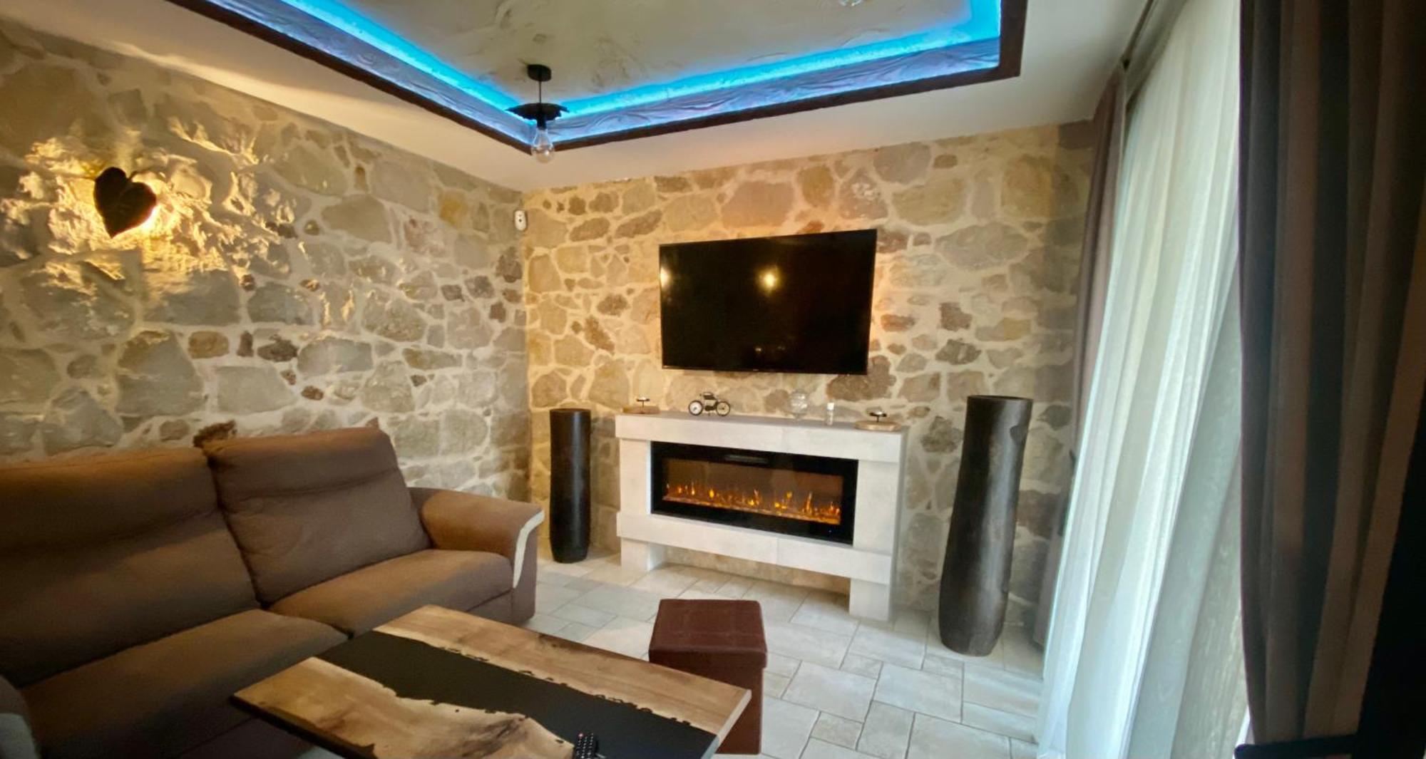 - Villa Marseille