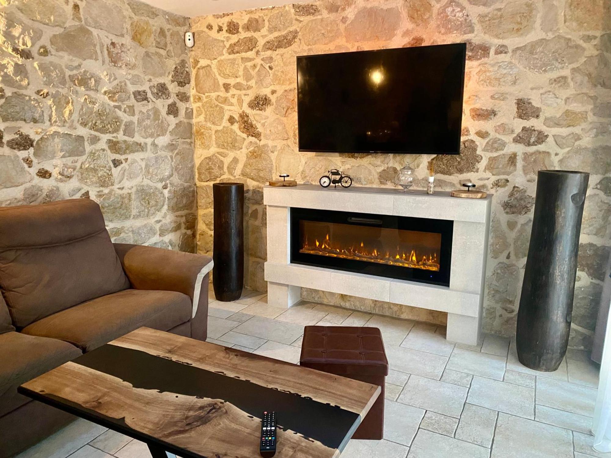 - Villa Marseille