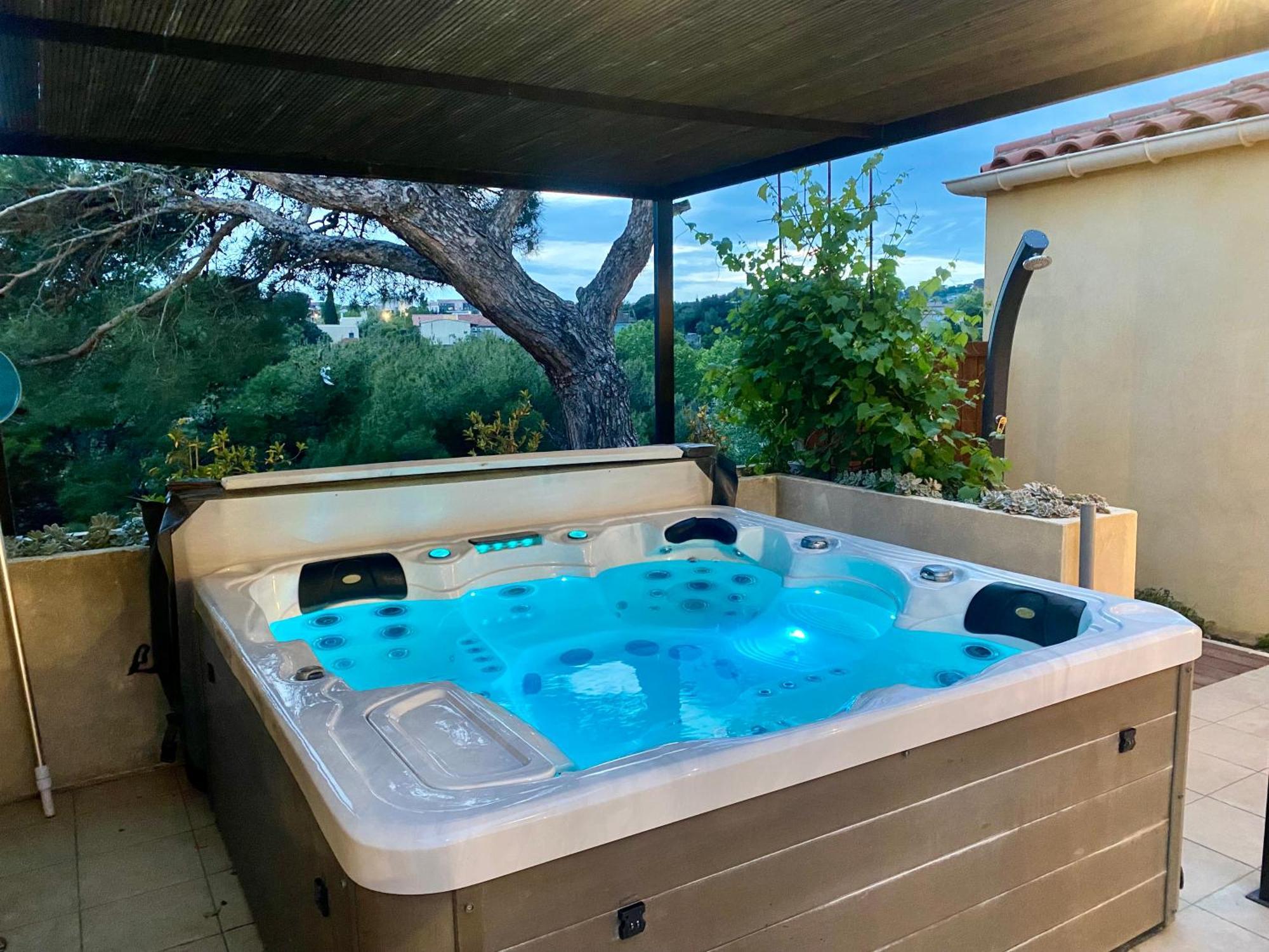- Villa Marseille