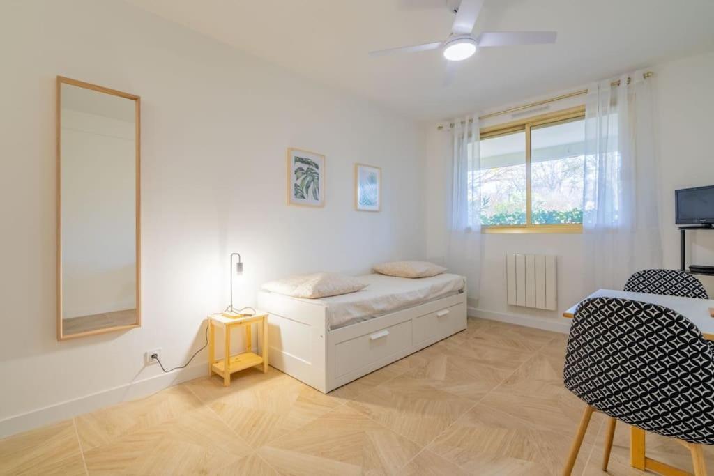 Les Roches D'or Joli Apartment