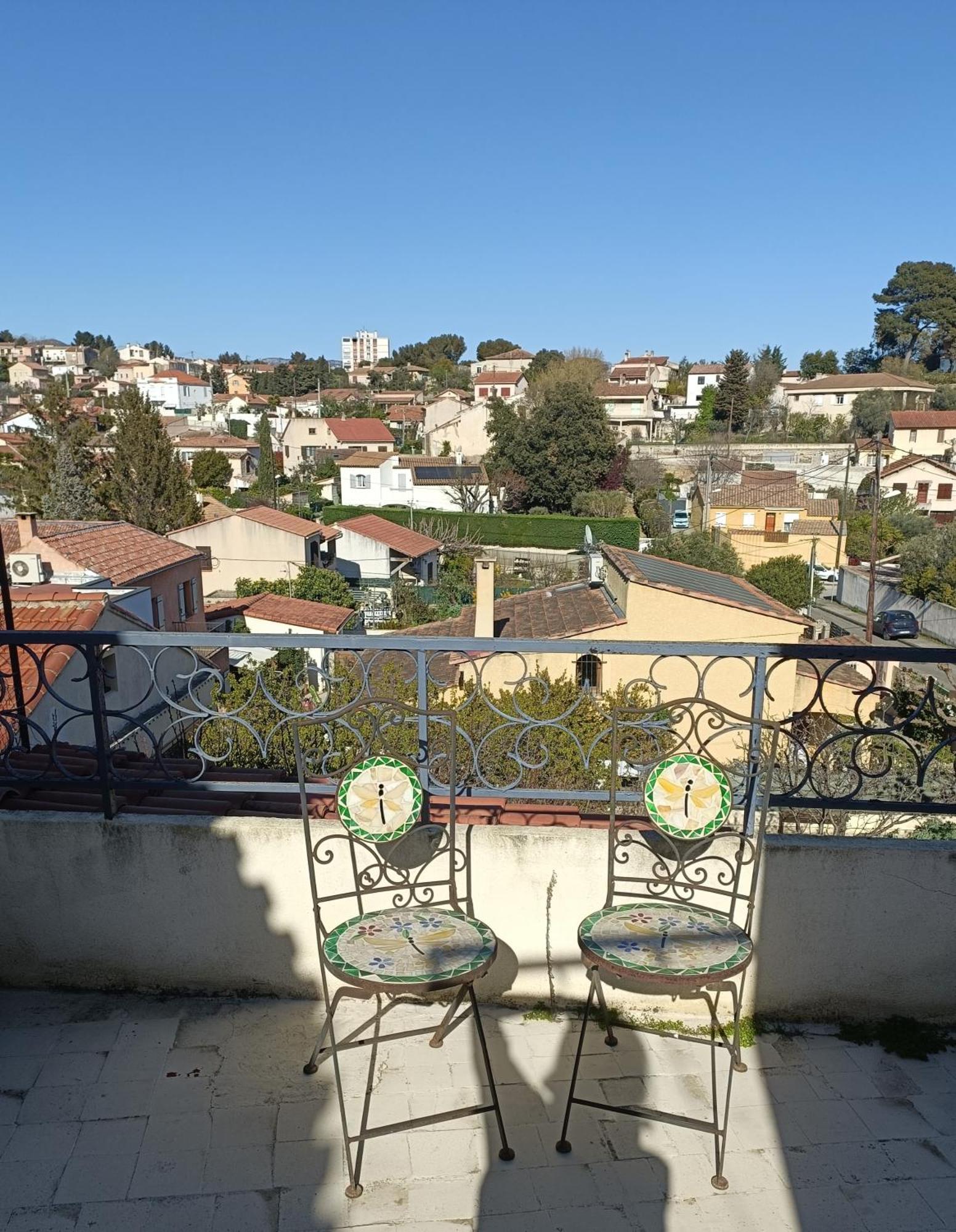 Maison Individuelle Vue Sur Le Massif De L'etoile *
