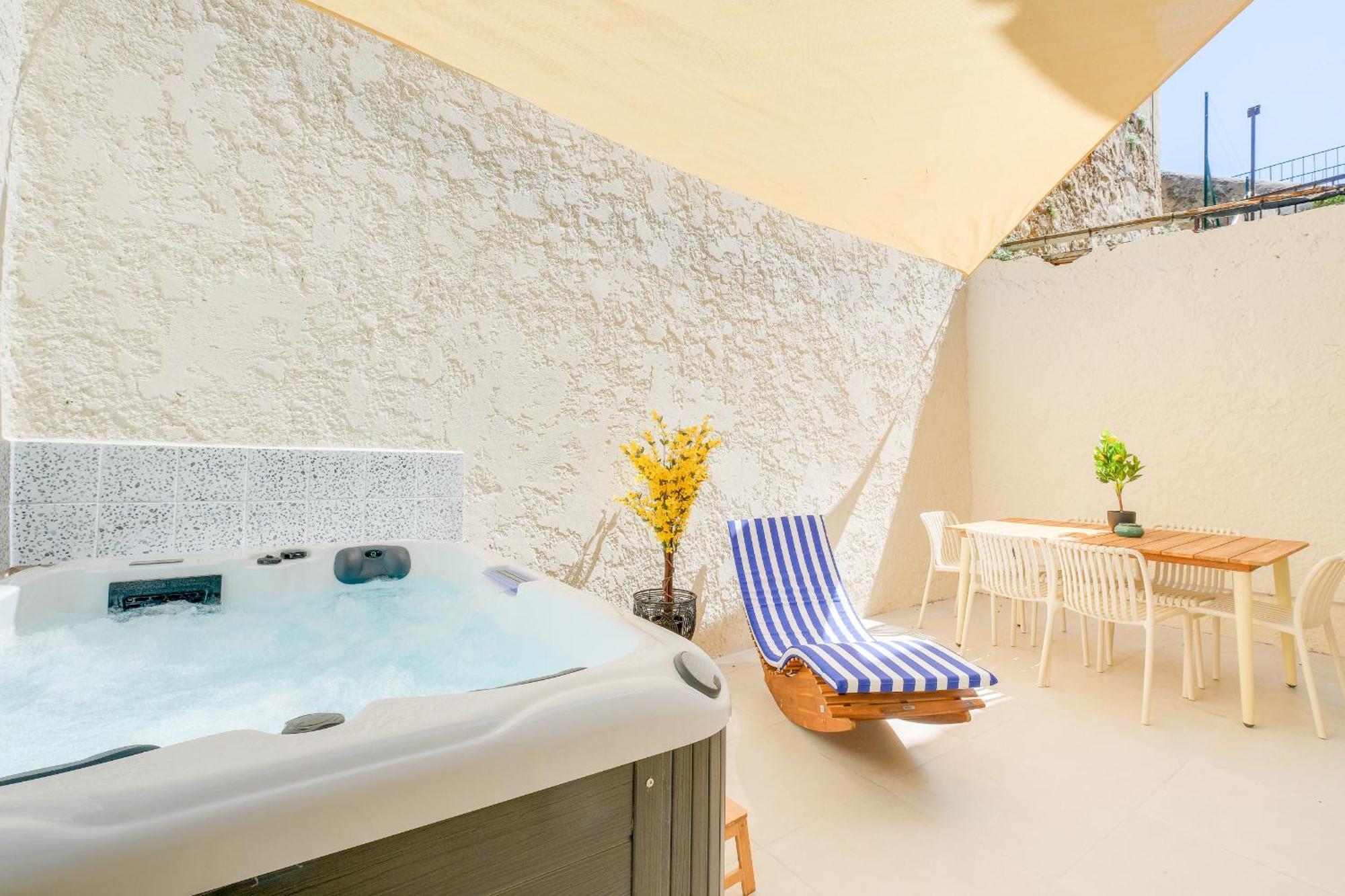 Apartment Vauban, Notre Dame De La Garde, 3 Chambres, Terrasse, Jacuzzi