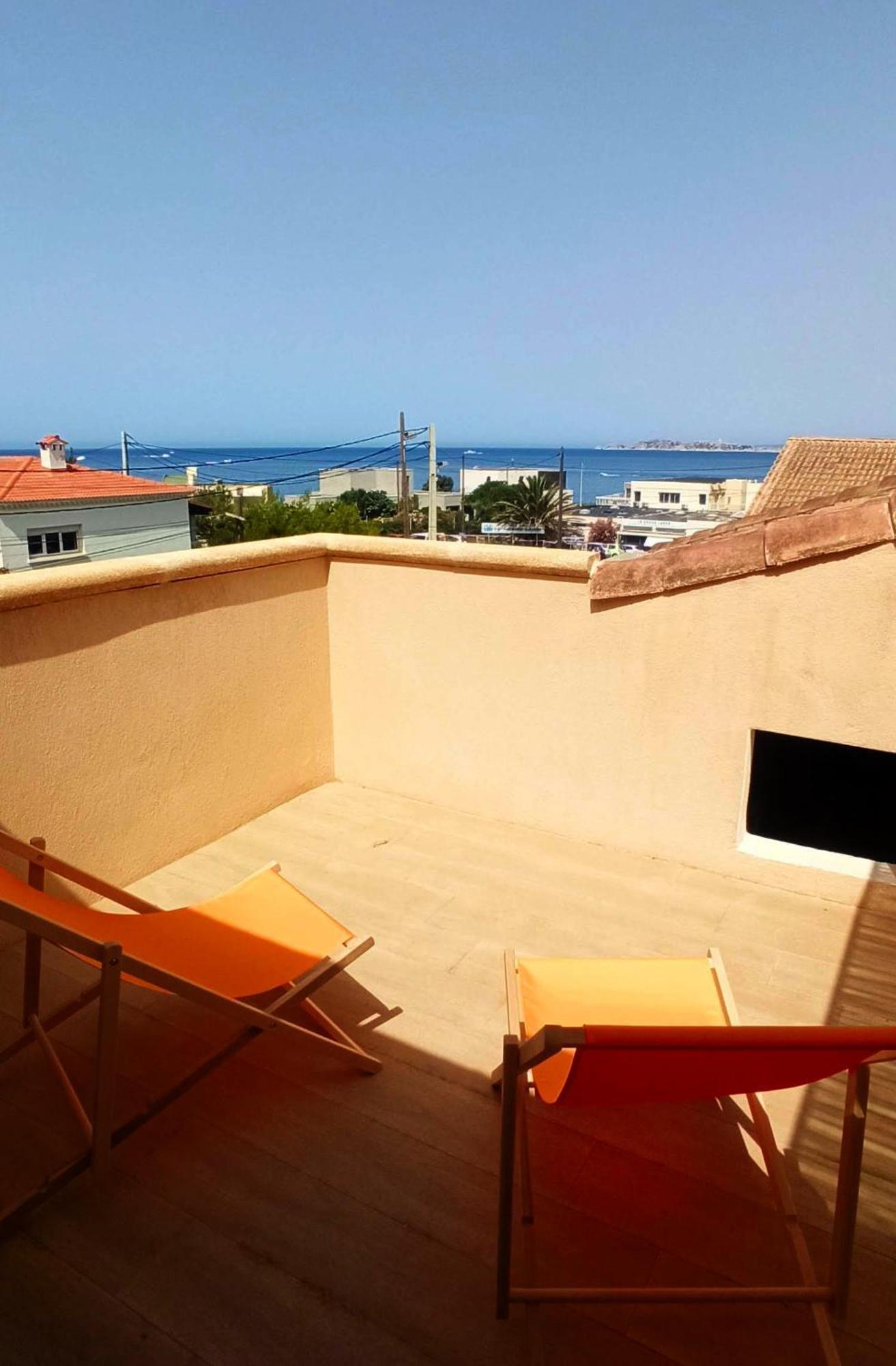 Penthouse 2 Pieces Avec Terrasse Vue A 150 M De La *
