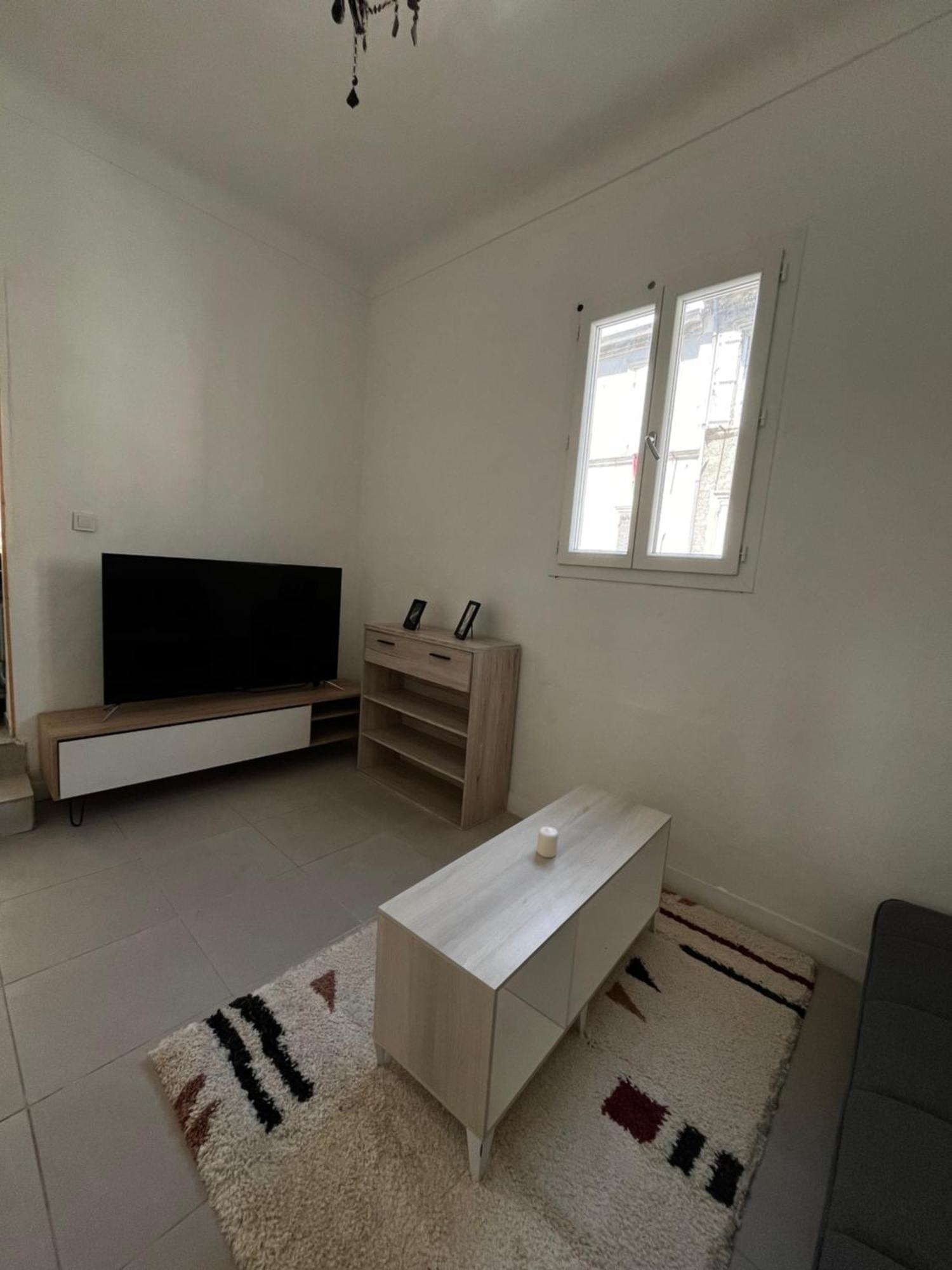 Appartement Studio 1 Etage Au Centre De