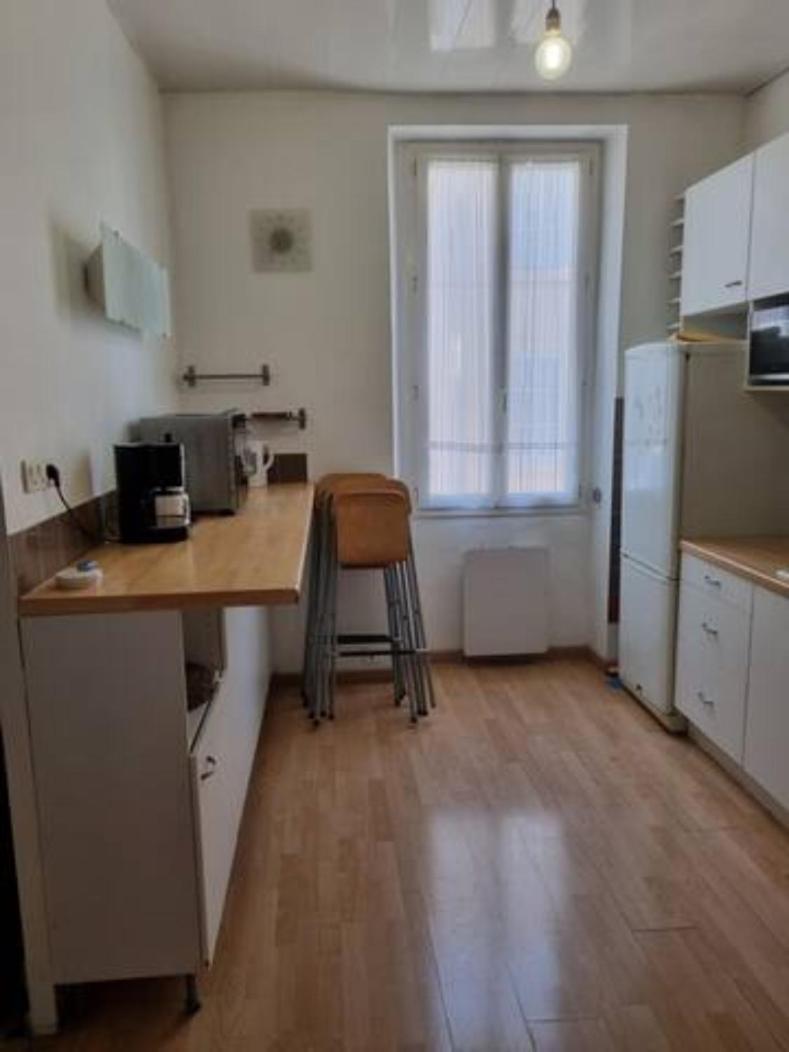 Joli T1+ Bien Situe Dans Le 6eme De Marseille, Proche Commodites