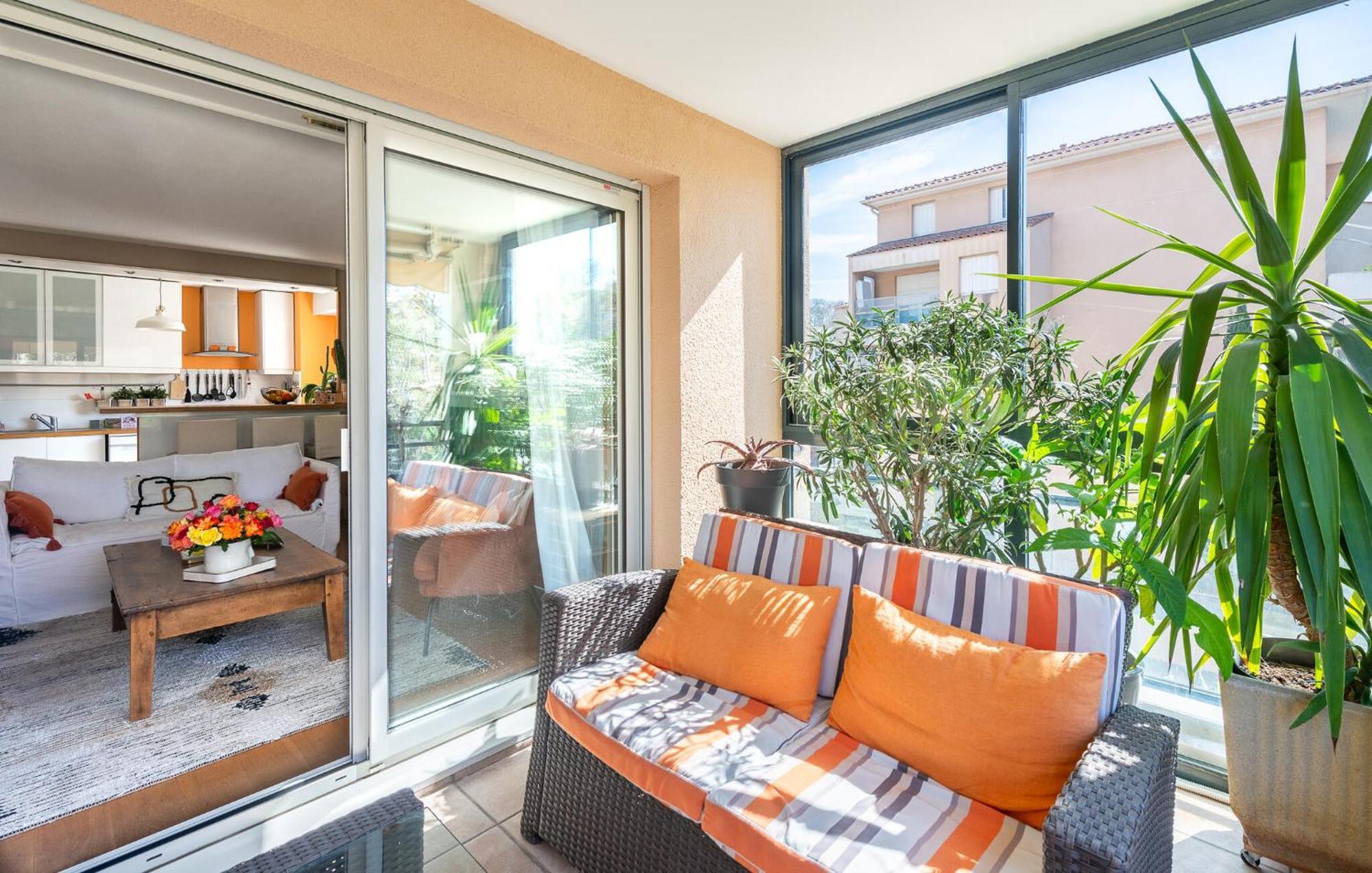 Appartement In With Kitchen Marseilles