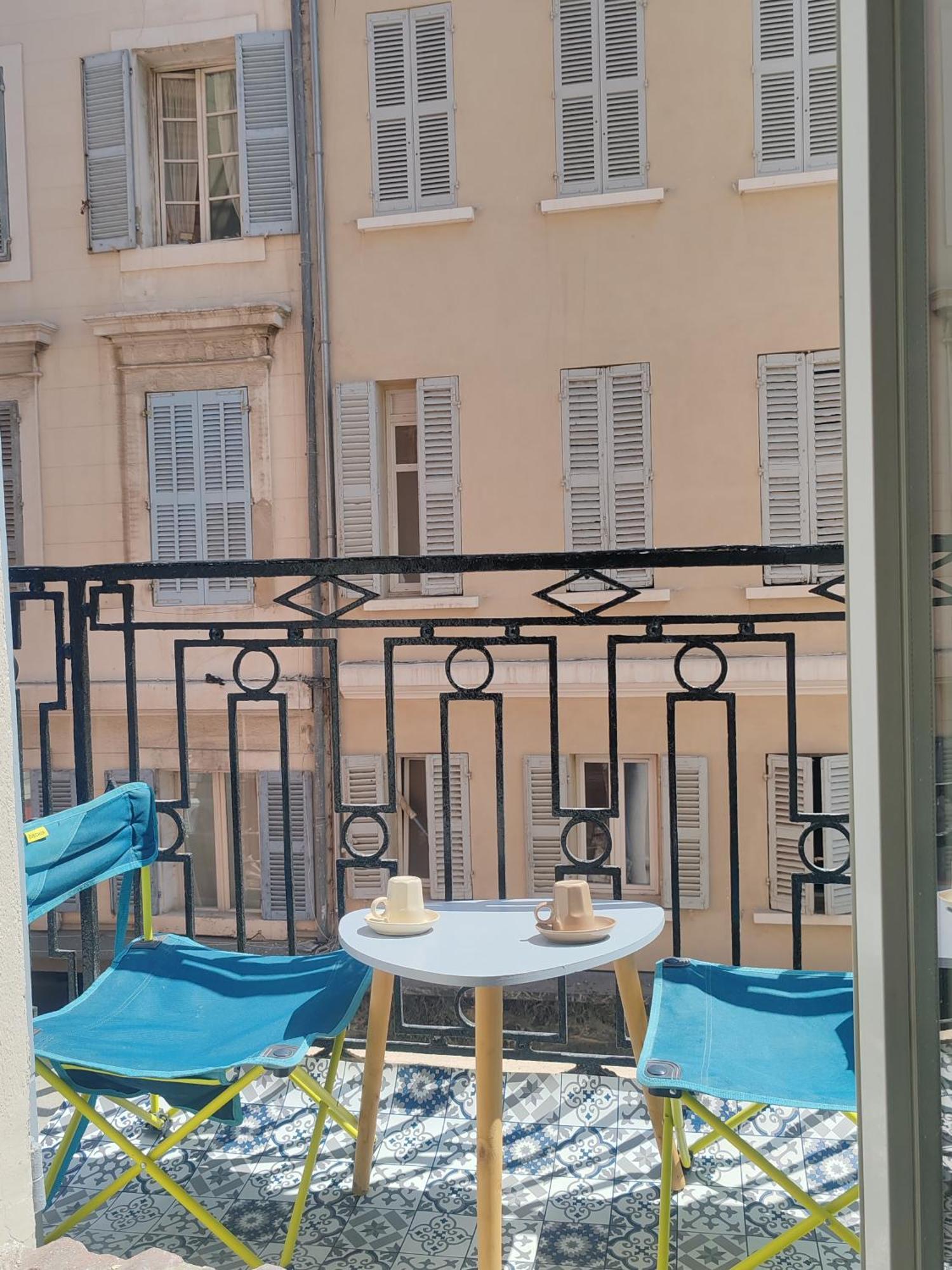 T3 Grand Balcon Au Coeur Du Vieux Port Apartment *