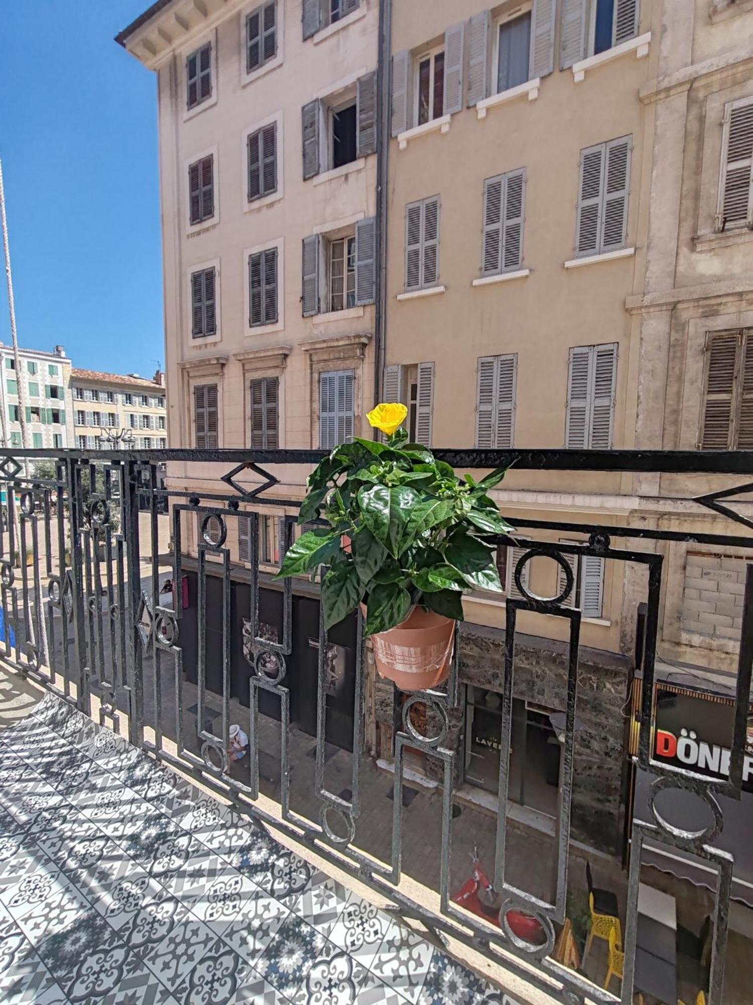 T3 Grand Balcon Au Coeur Du Vieux Port Apartment *