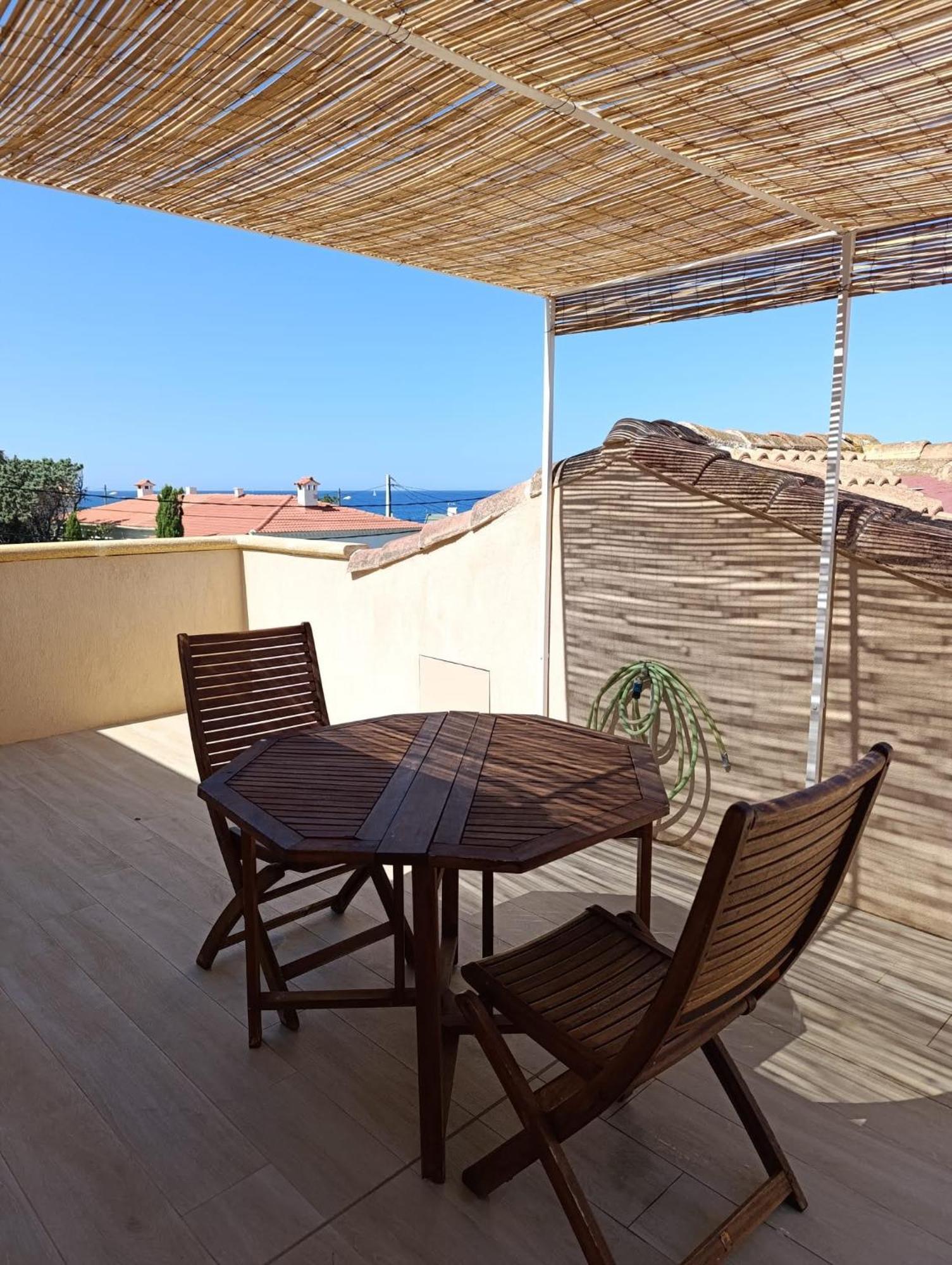 Apartment Penthouse 2 Pieces Avec Terrasse Vue A 150 M De La Marseille