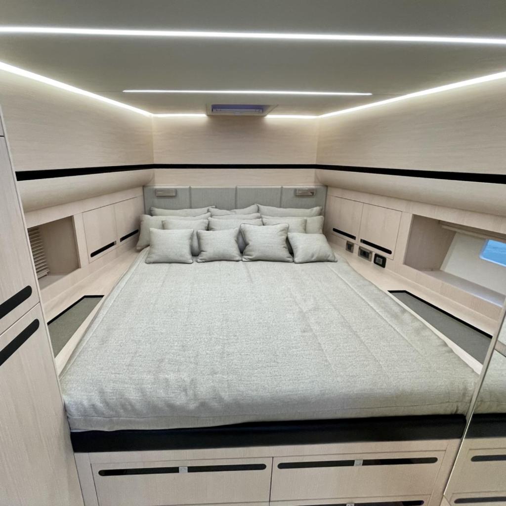 Yacht Med 42 Botel Marseilles