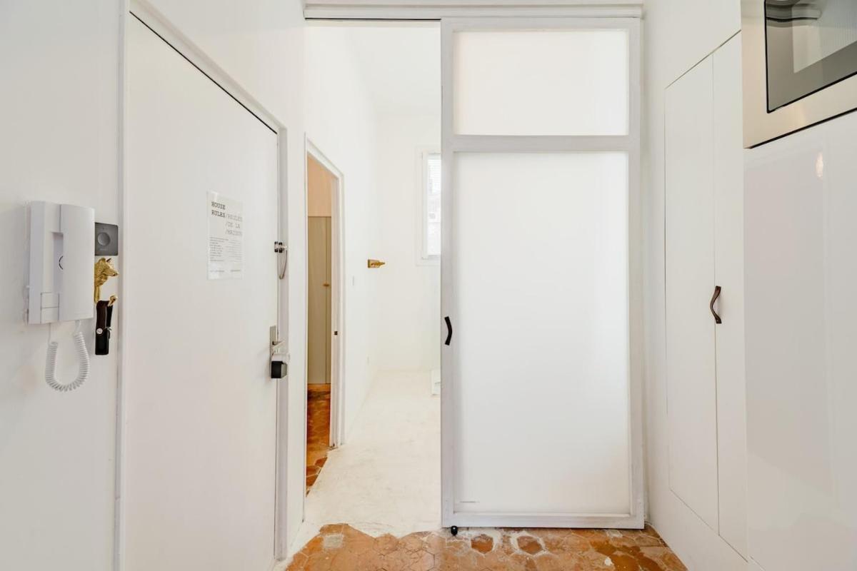 |aaa|- Pure & Natural Massilia Center Apartment