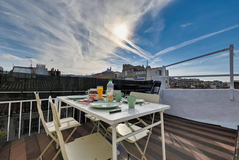 Le Grand Marseillais Terrasse Vu Notre Dame *