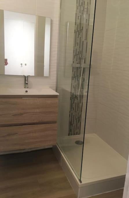 Apartment Flat Air Conditioning 4 People Near Stadium Marseille