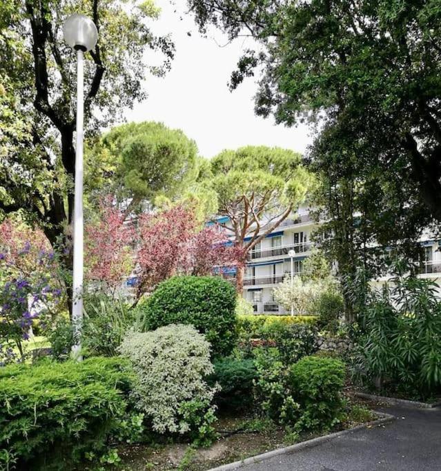 Flat Air Conditioning 4 People Near Stadium Apartment