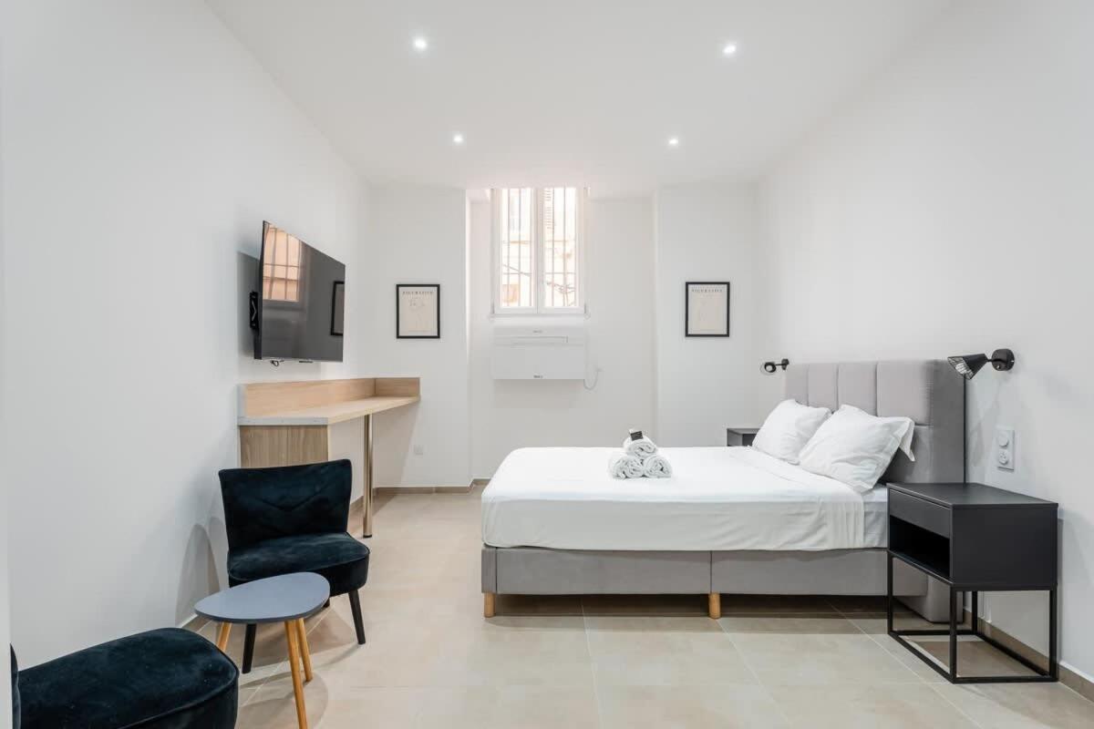 Fully-equipped In Panier Close To Business Area Joliette And Old-port Apartment *