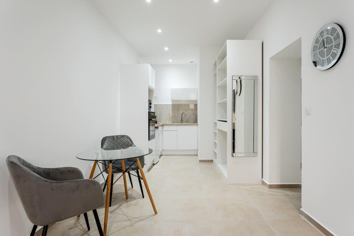 Fully-equipped In Panier Close To Business Area Joliette And Old-port Apartment Marseille