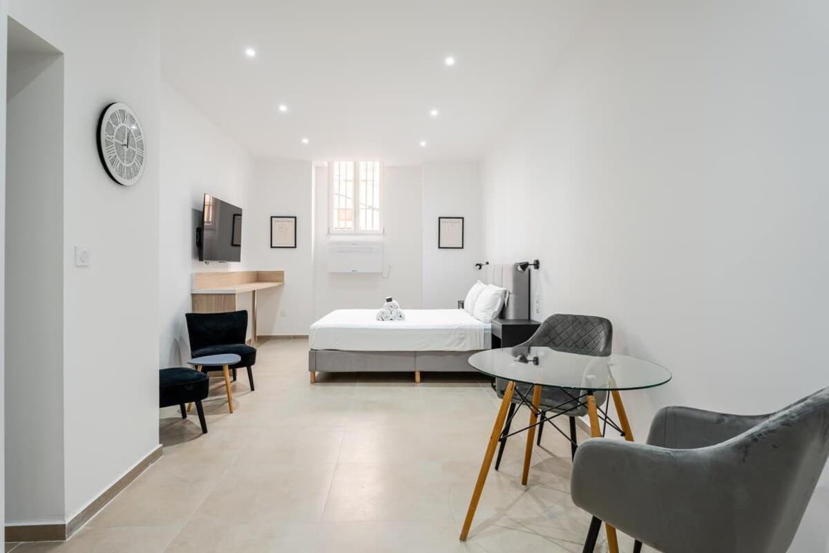 Fully-equipped In Panier Close To Business Area Joliette And Old-port * Marseille