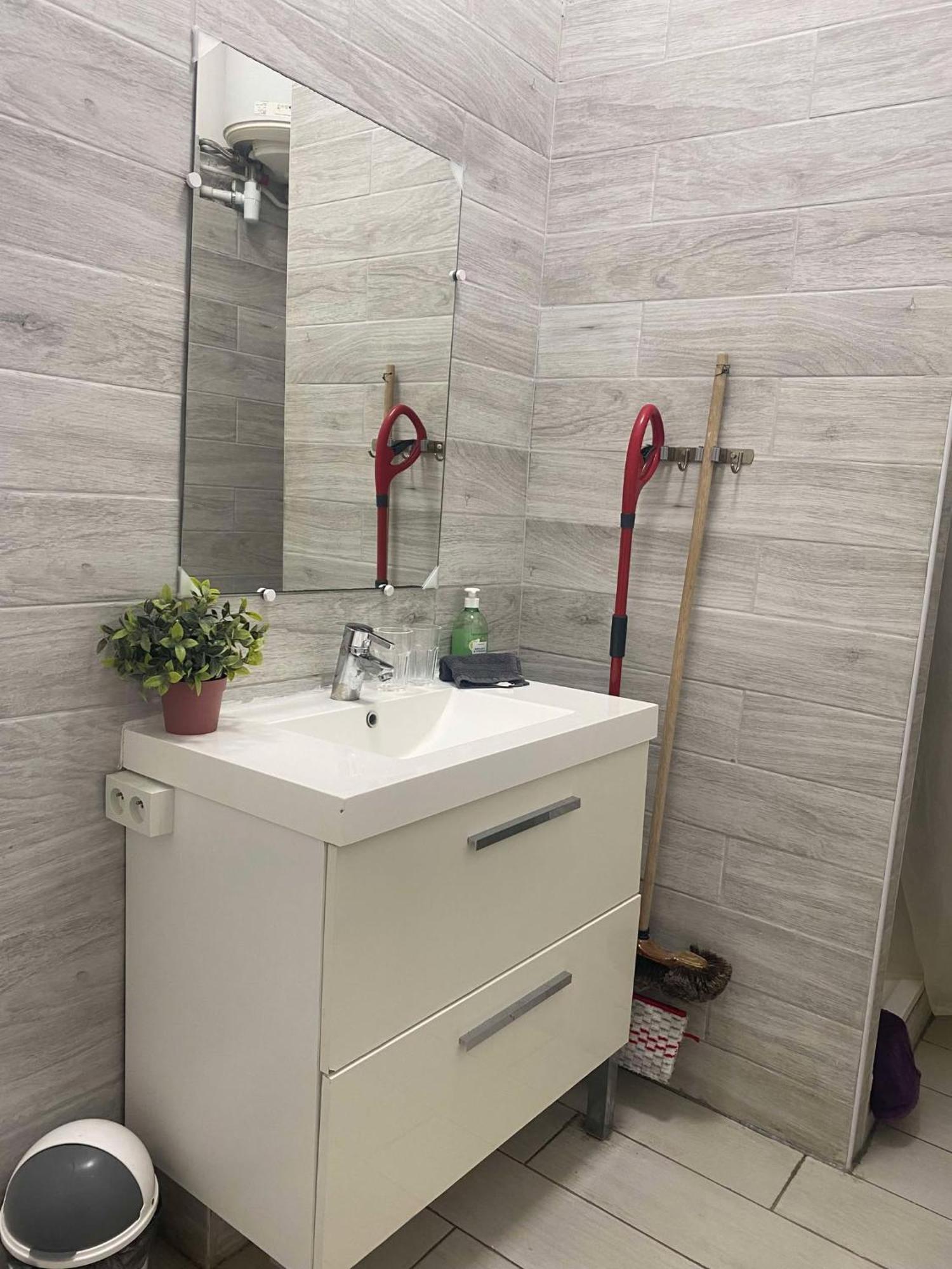 Joli T2 Refait A Neuf, Lumineux Et Accessible Appartement