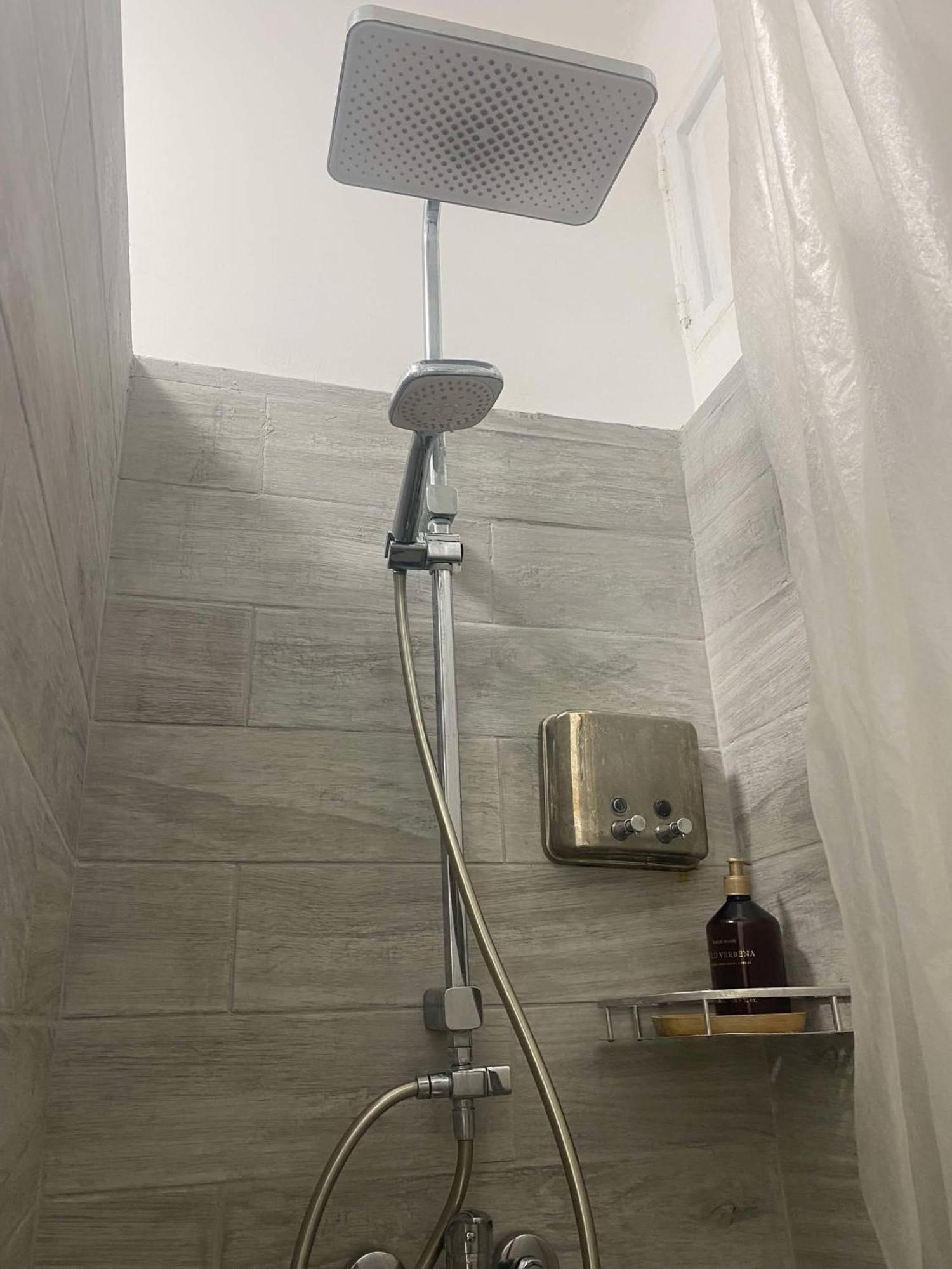 Joli T2 Refait A Neuf, Lumineux Et Accessible Appartement Marseilles