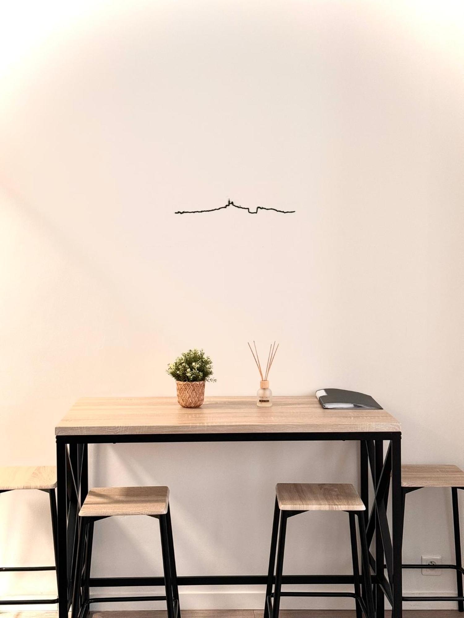 Apartment Cocon Marseillais, Centre-ville, Vieux-port - Rue Paradis, Renove, Climatise, 2pers