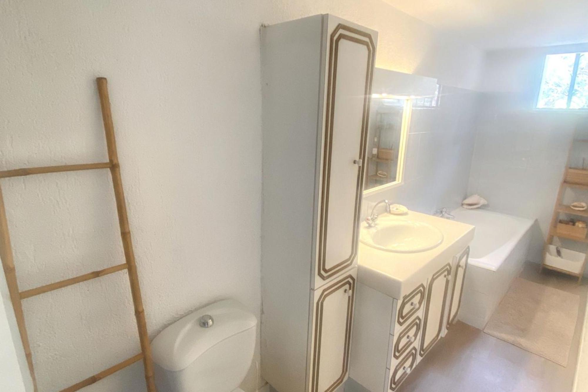 Holiday home Maison Chaleureuse Au Coeur Des Calanques De + Jardin. *