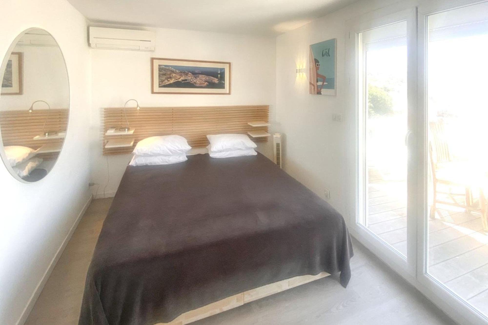 Holiday home Maison Chaleureuse Au Coeur Des Calanques De + Jardin. *