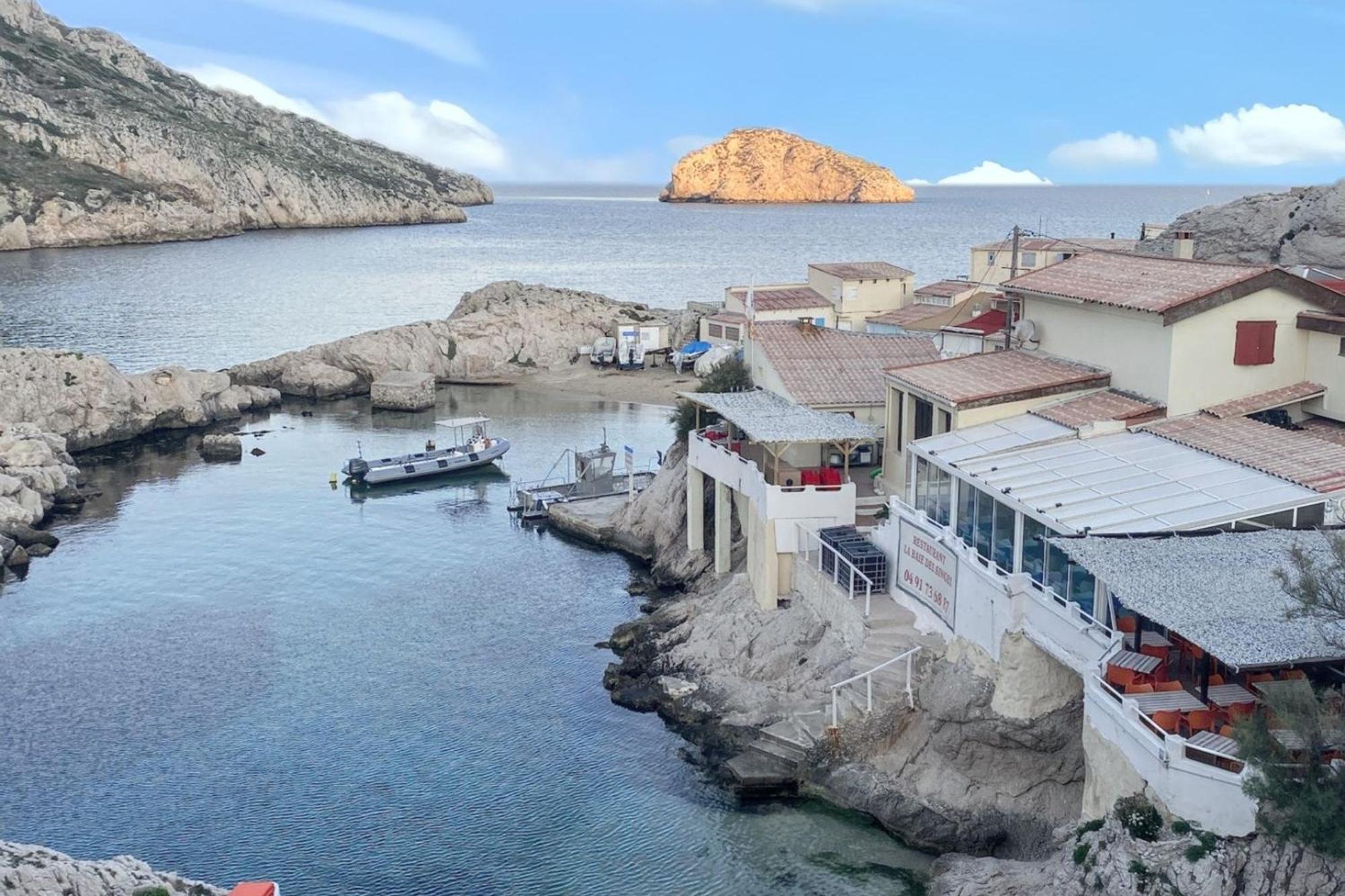 Maison Chaleureuse Au Coeur Des Calanques De + Jardin. Holiday home *