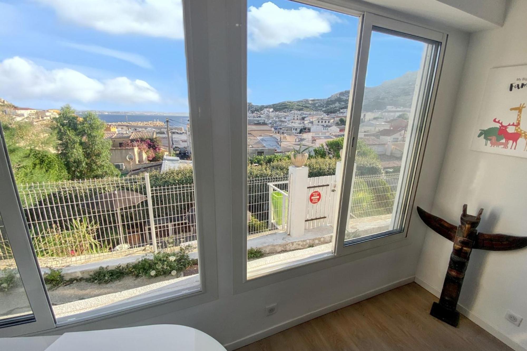 Holiday home Maison Chaleureuse Au Coeur Des Calanques De + Jardin. *