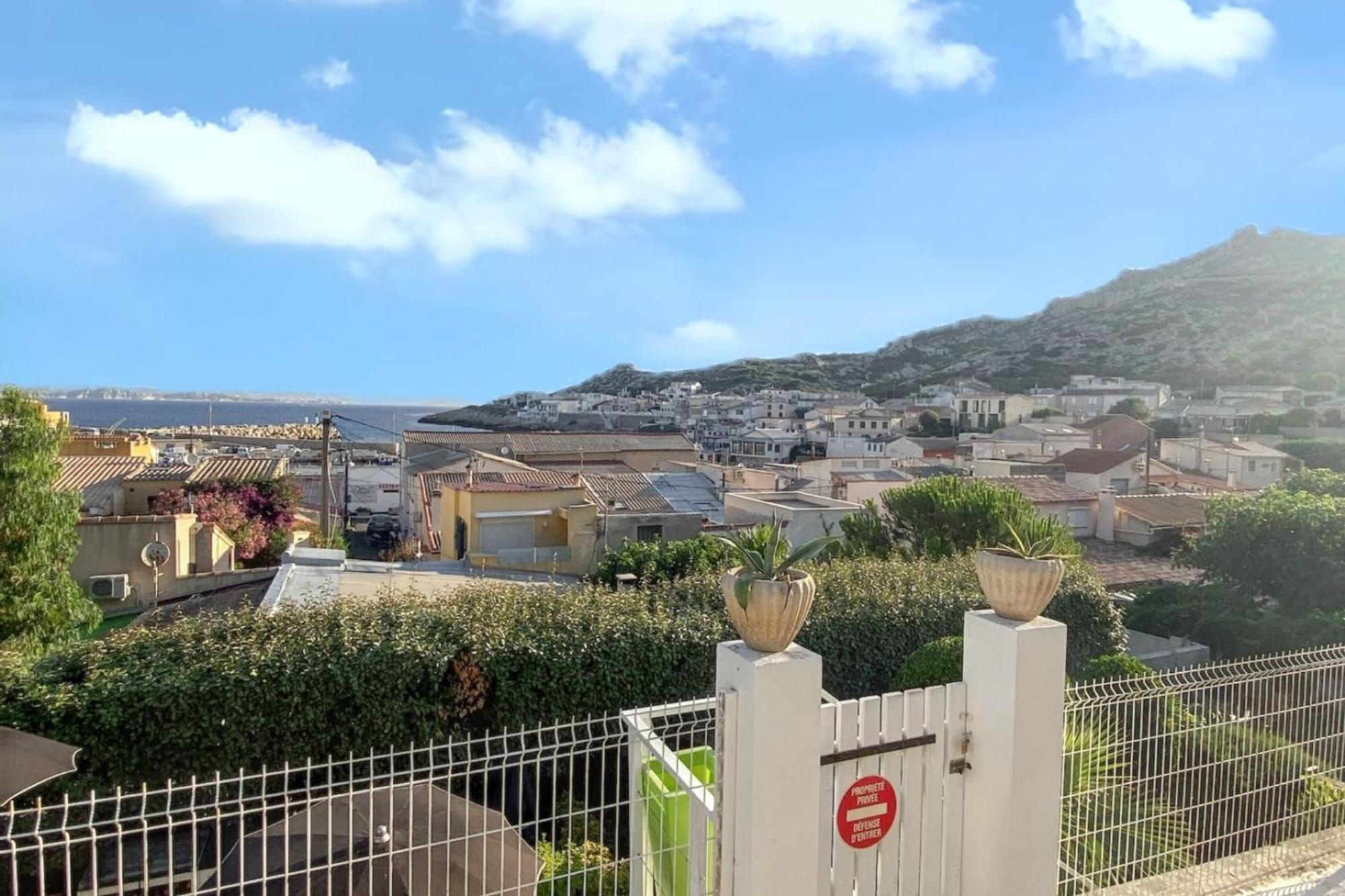 Maison Chaleureuse Au Coeur Des Calanques De + Jardin. Holiday home Marseille