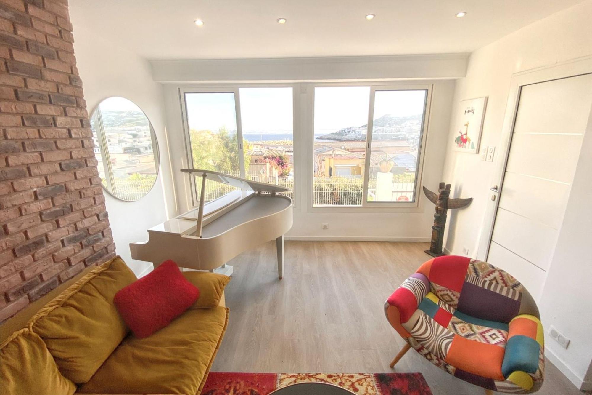 Maison Chaleureuse Au Coeur Des Calanques De + Jardin. Holiday home